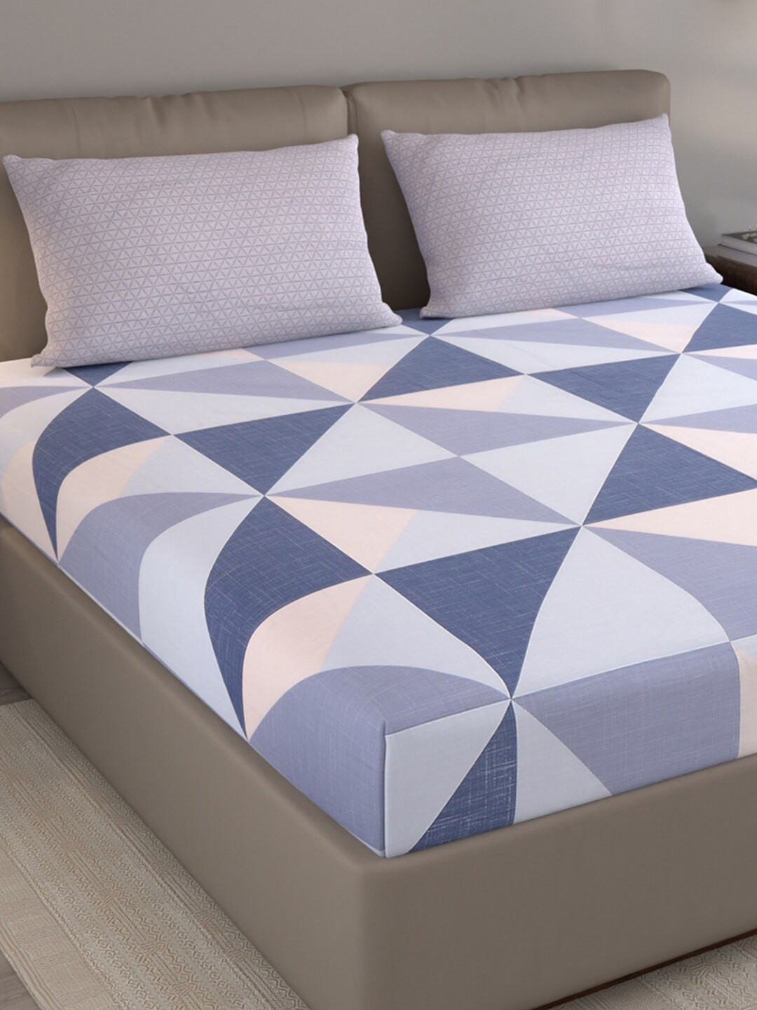 

Monte Carlo Lovenia Purple Geometric 200 TC Cotton Queen Bedsheet with 2 Pillow Covers, Blue