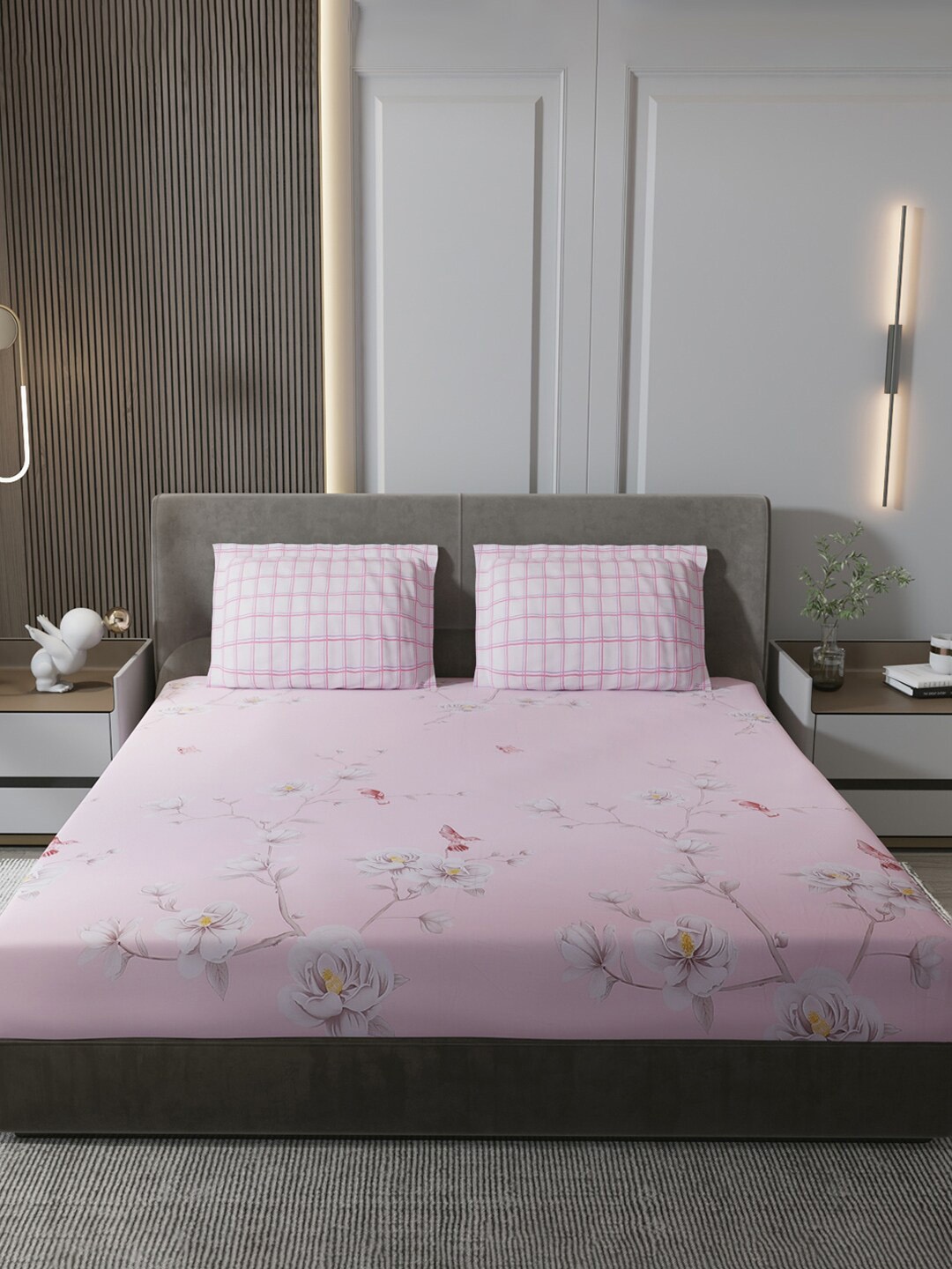 

Monte Carlo Lovenia Pink Floral 200 TC Cotton Queen Bedsheet with 2 Pillow Covers
