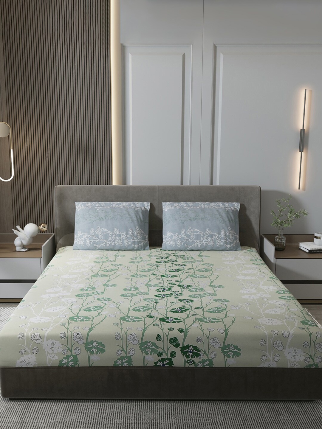 

Monte Carlo Carmine Green & White Floral 180 TC Cotton King Bedsheet with 2 Pillow Covers