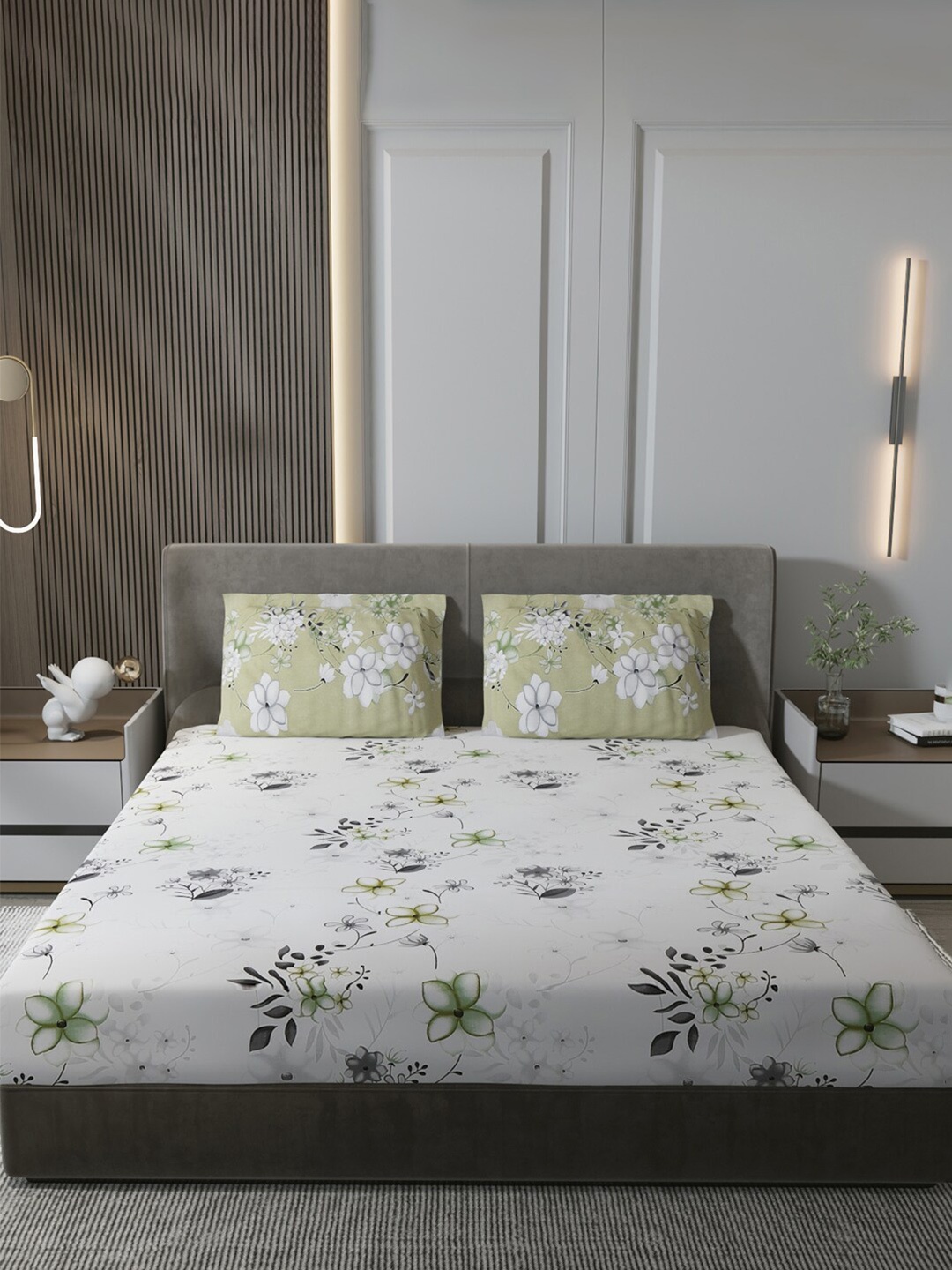 

Monte Carlo White & Black Floral Pure Cotton 180 TC King Bedsheet With 2 Pillow Covers