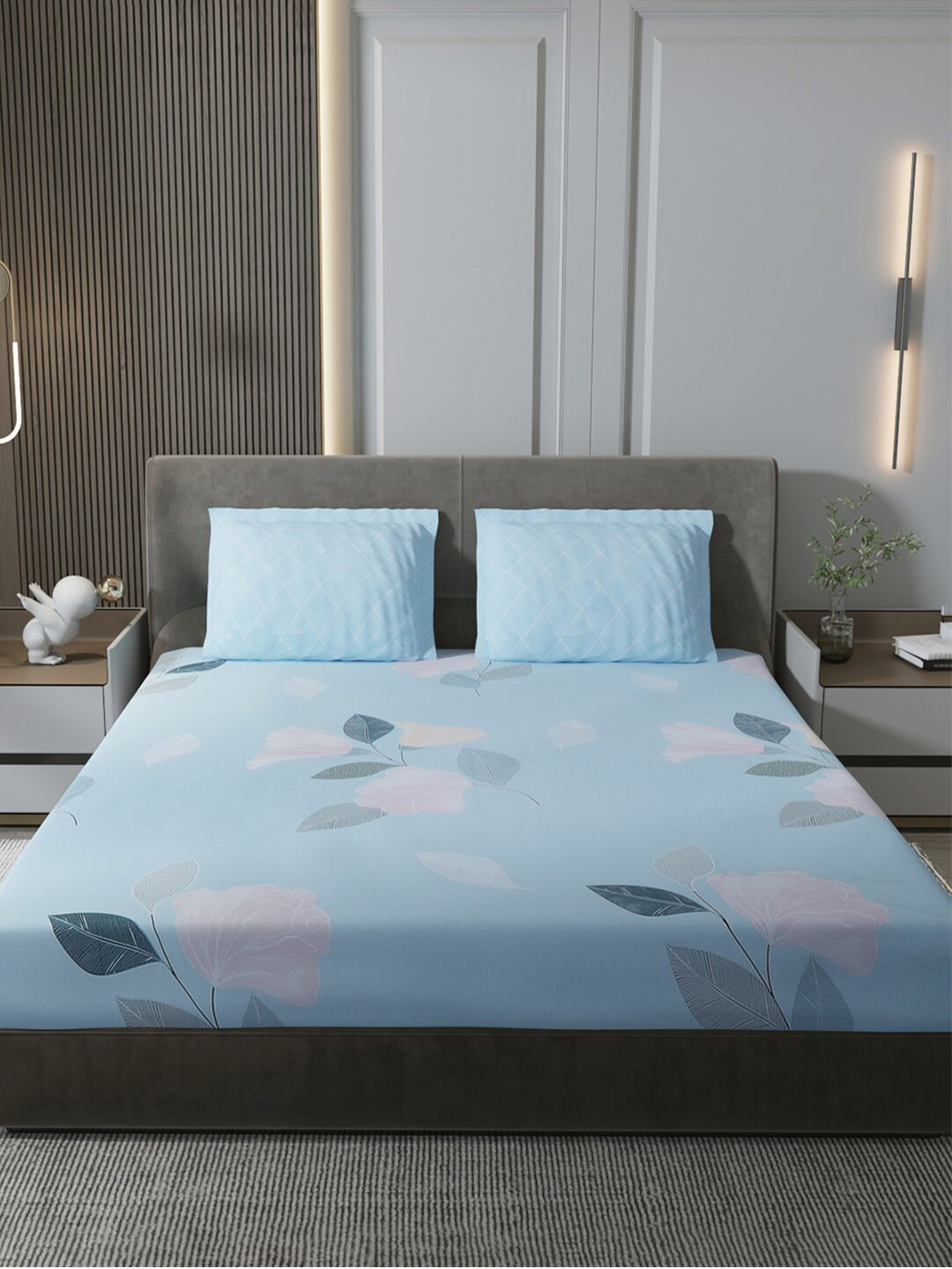 

Monte Carlo Lovenia Blue & Pink Printed Cotton 200 TC Queen Bedsheet With 2 Pillow Covers