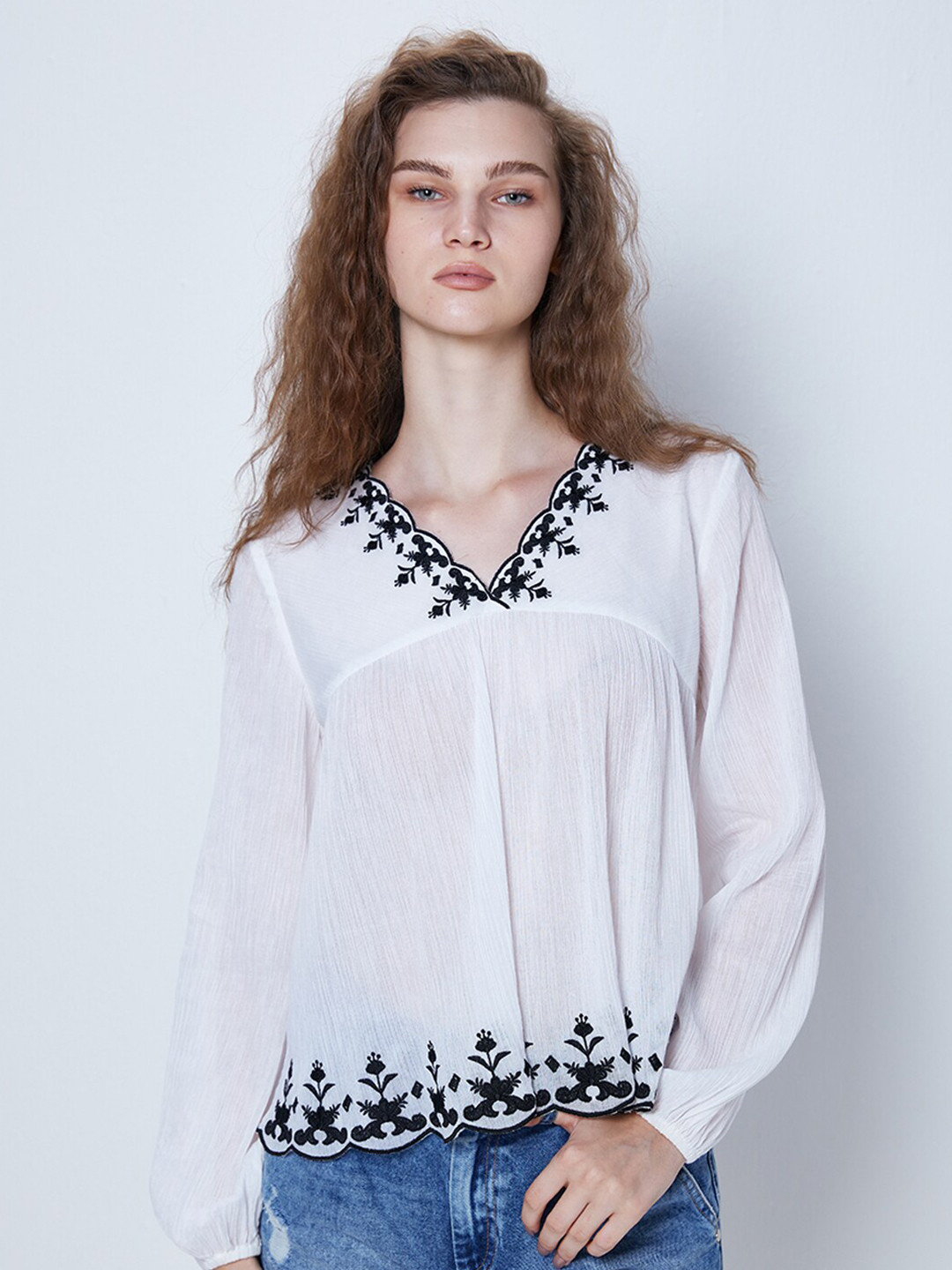 

COVER STORY White V-Neck Embroidered Detail Cotton Empire Top, Pink