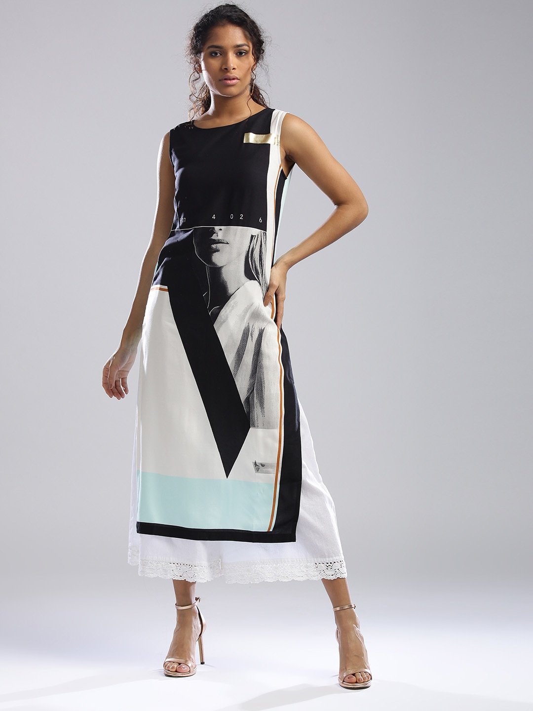 

W Women Black & Blue Printed Straight Sustainable Kurta
