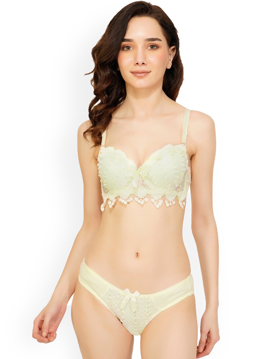 

FiveFlag Self Design Heavily Padded Lingerie Set, Yellow