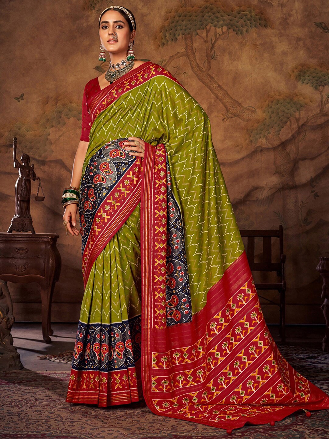 

Saree mall Ethnic Motifs Printed Silk Blend Patola Sarees, Green