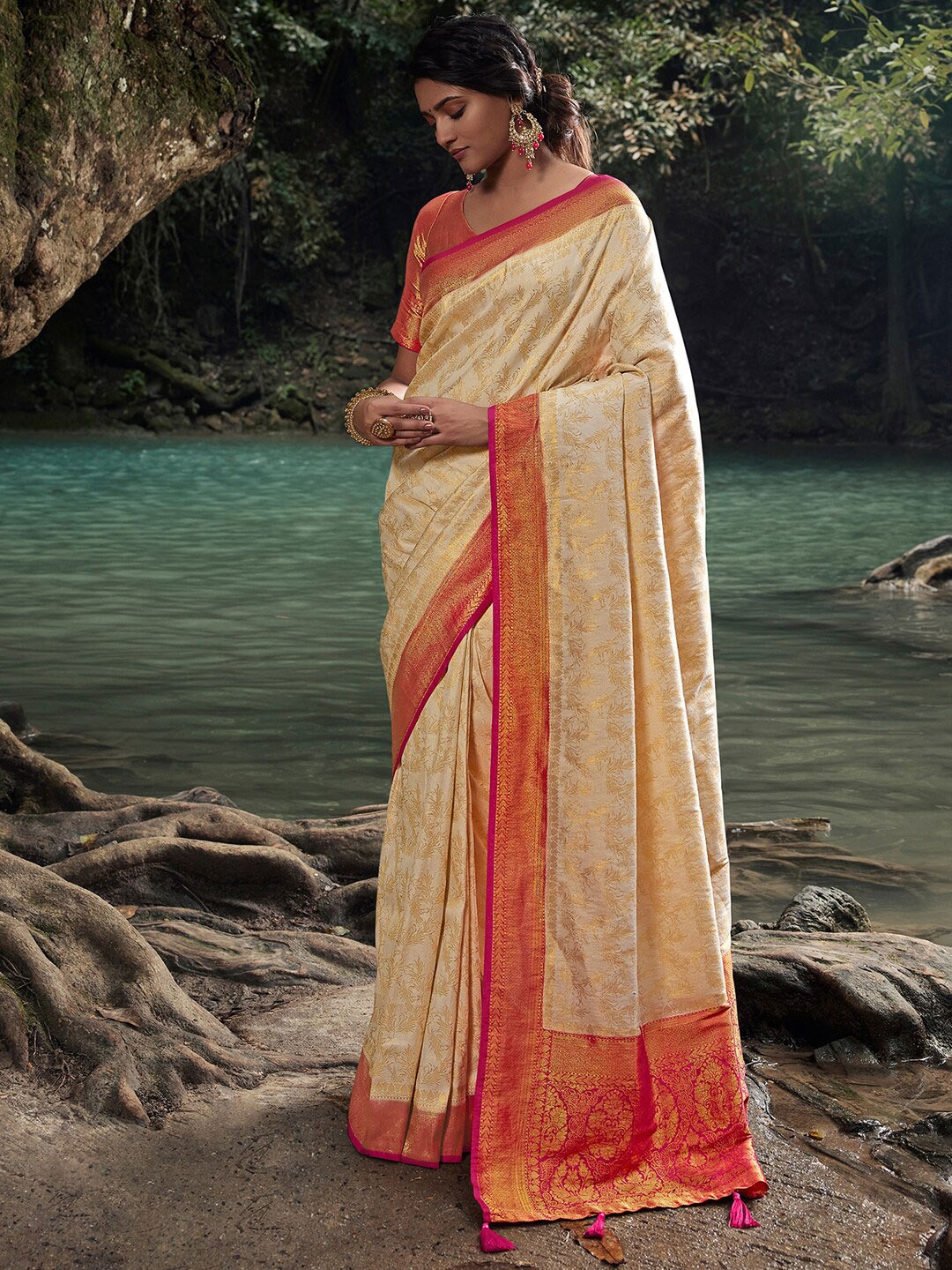 

Saree mall Cream-Coloured & Red Ethnic Motifs Woven Design Zari Banarasi Saree