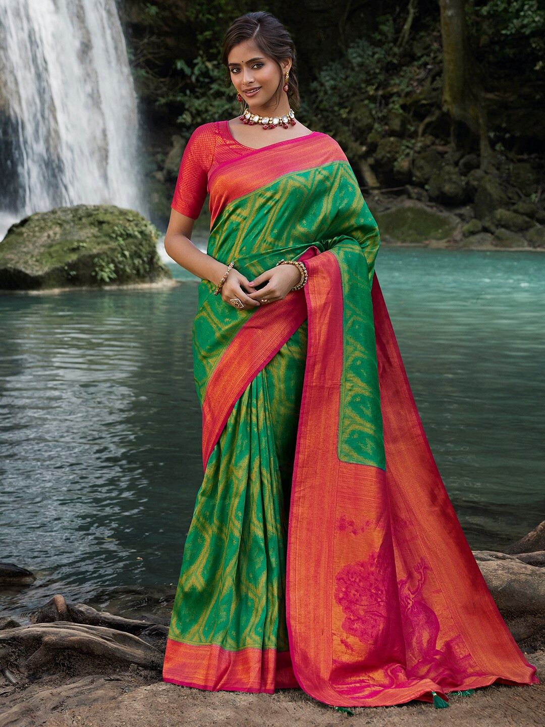 

Saree mall Green & Pink Abstract Woven Design Zari Banarasi Saree