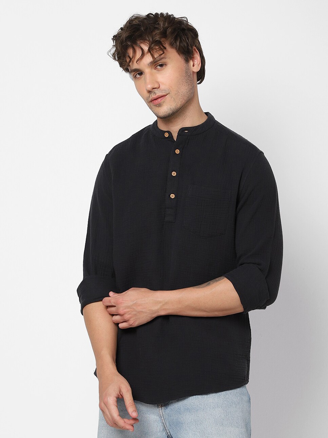 

VASTRADO Mandarin Collar Crepe A-Line Kurta, Black