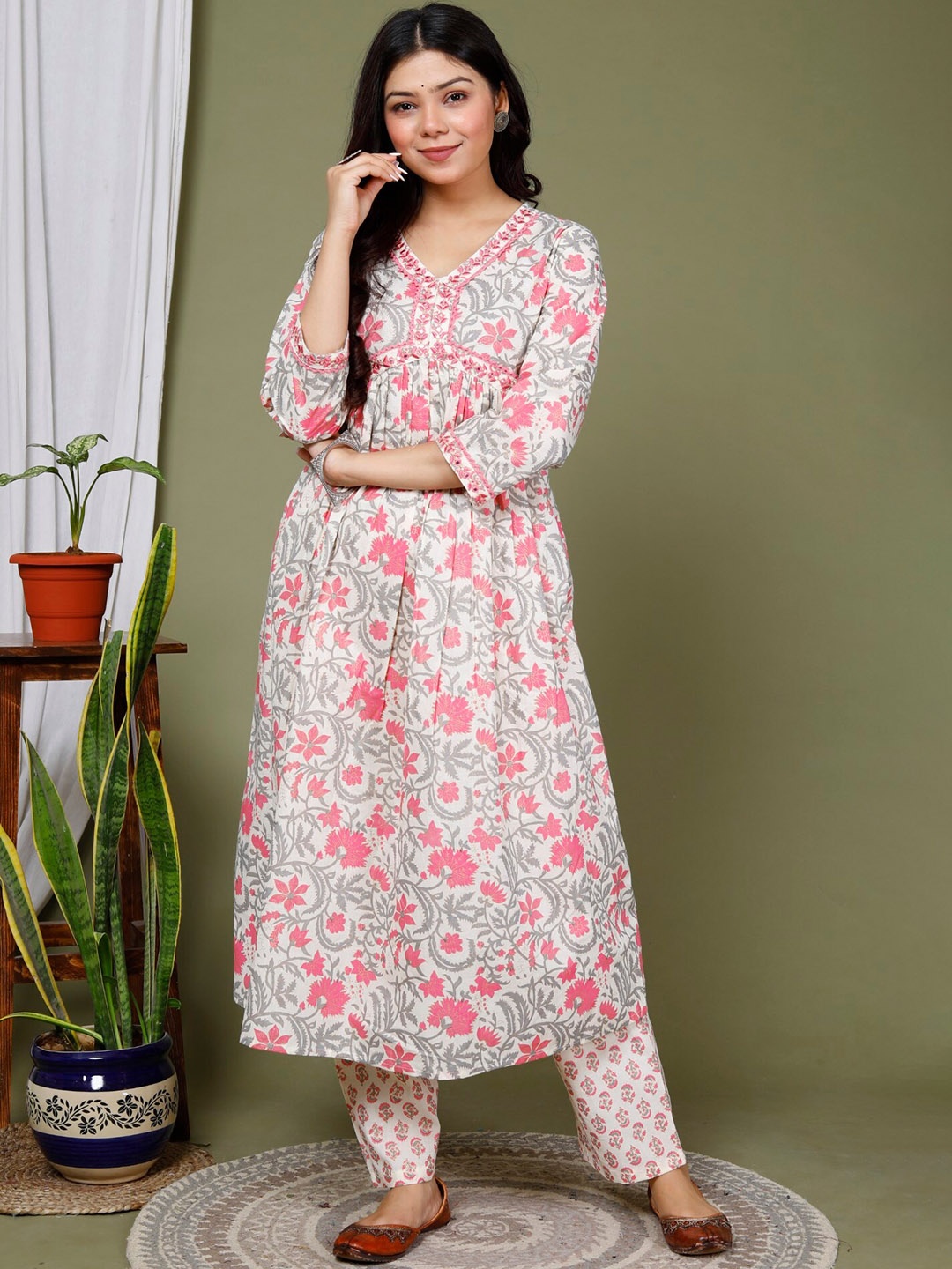 

Swasti Floral Printed Regular Sequinned Pure Cotton Kurta With Trousers & Dupatta, Pink