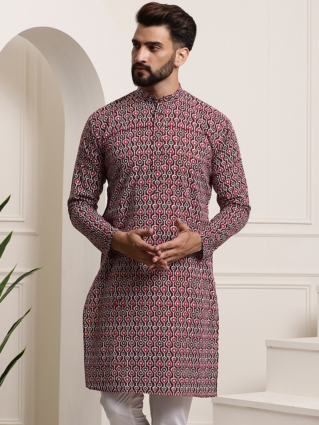 

SOJANYA Men Black Geometric Flared Sleeves Thread Work Kurta