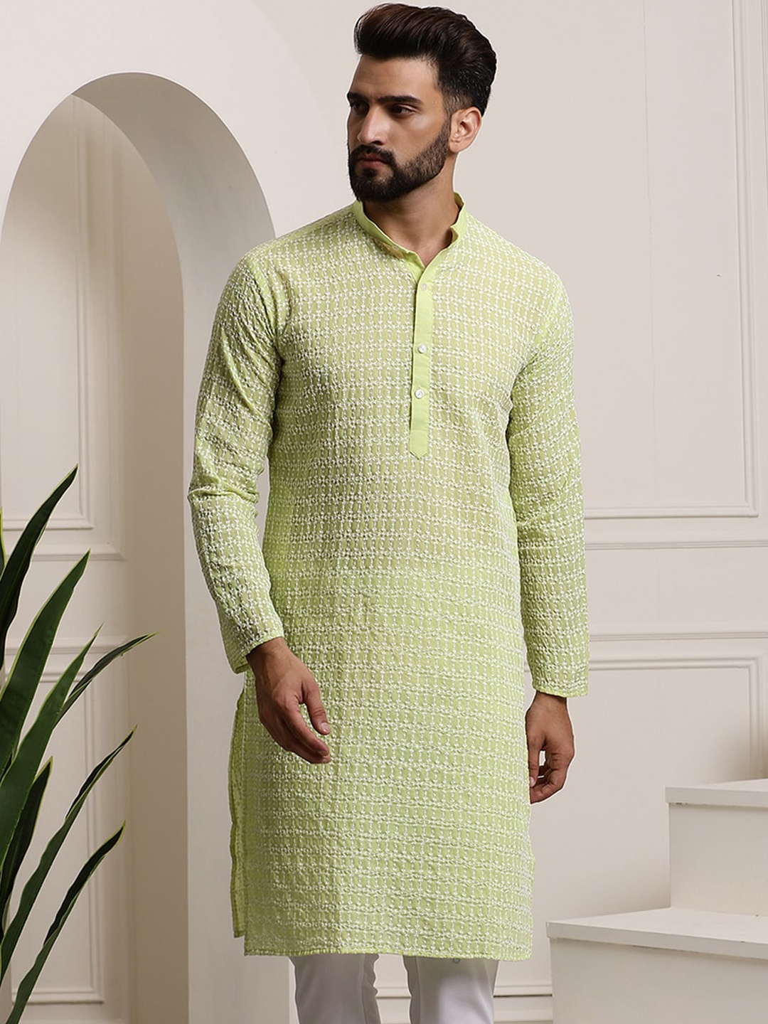 

SOJANYA Floral Embroidered Thread Work Pure Cotton Straight Kurta, Green