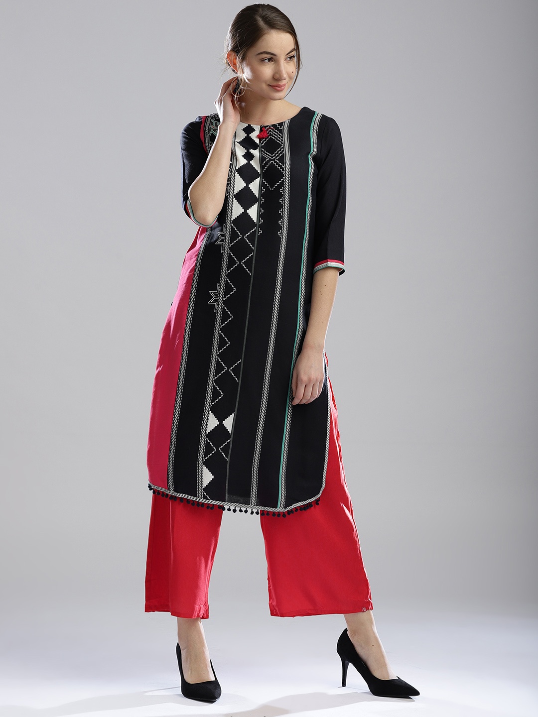 

W Women Navy & Pink Printed Straight Kurta, Navy blue