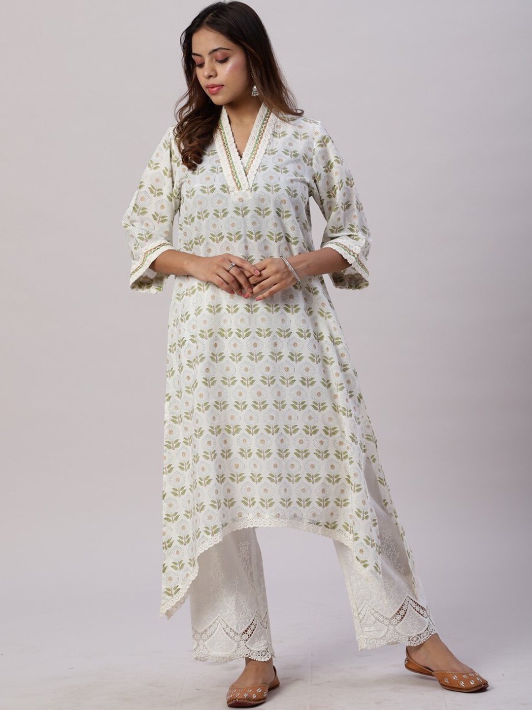 

Spring Soul Ethnic Motifs Printed V-Neck Straight Kurta, Off white