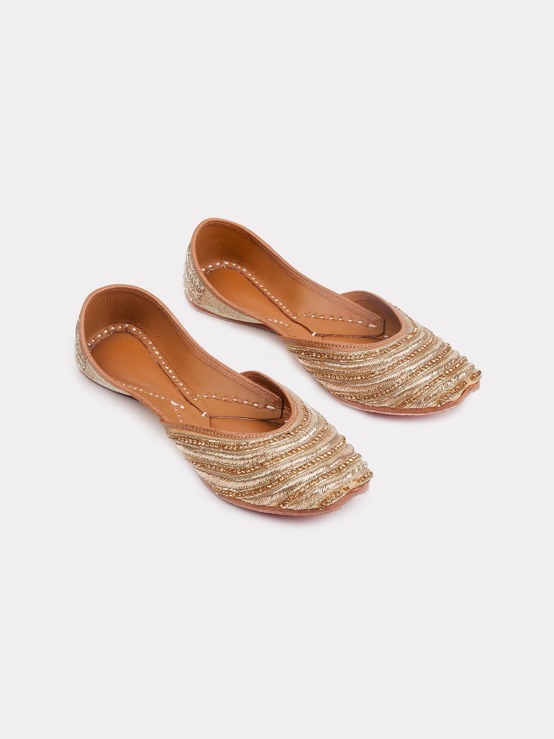 

ODETTE Embroidered Leather Ethnic Mojaris, Gold