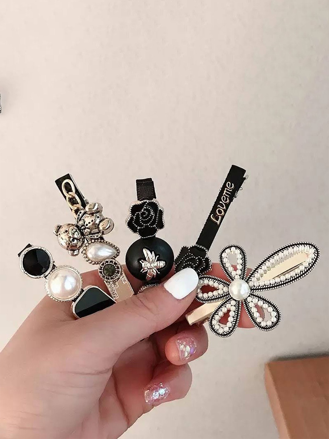 

Fashion Frill Set of 5 Beaded Alligator Hair Clip, Black