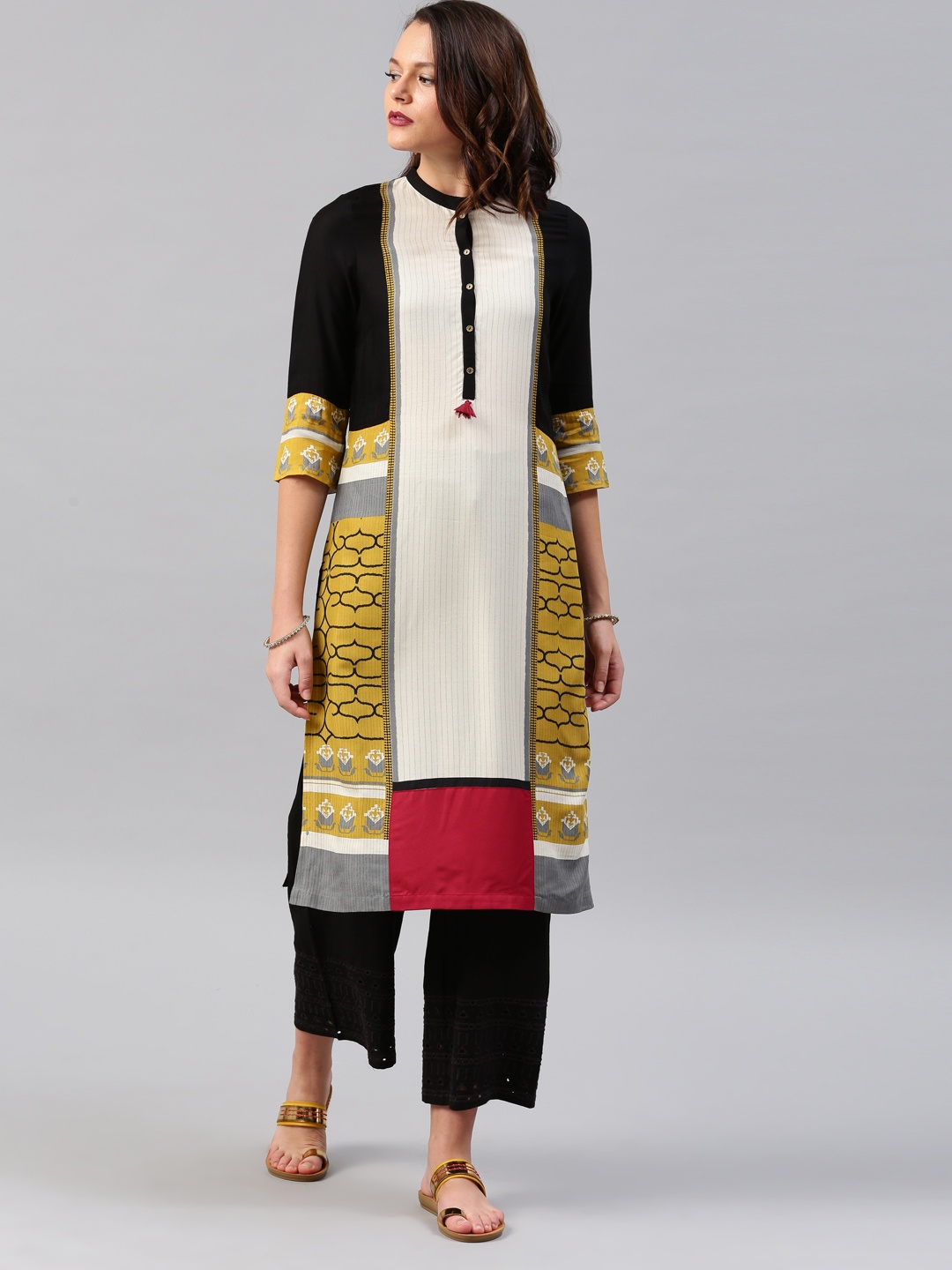

W Women Off-White & Black Printed Straight Kurta