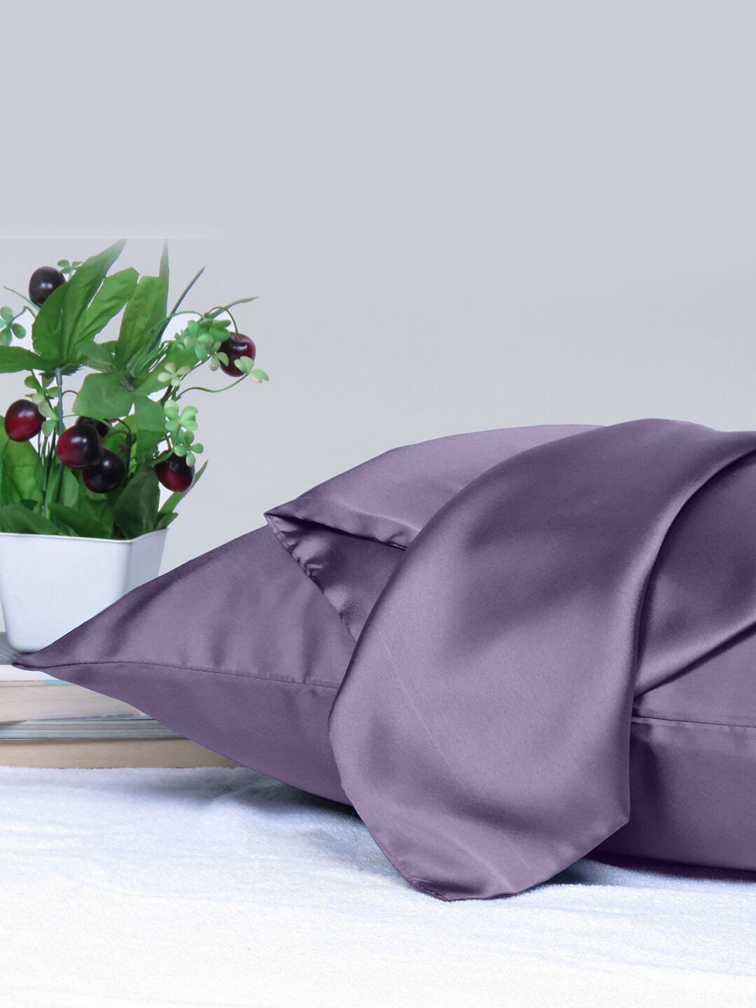 

OUSSUM Riara Purple Single Satin Rectangular Pillow Cover