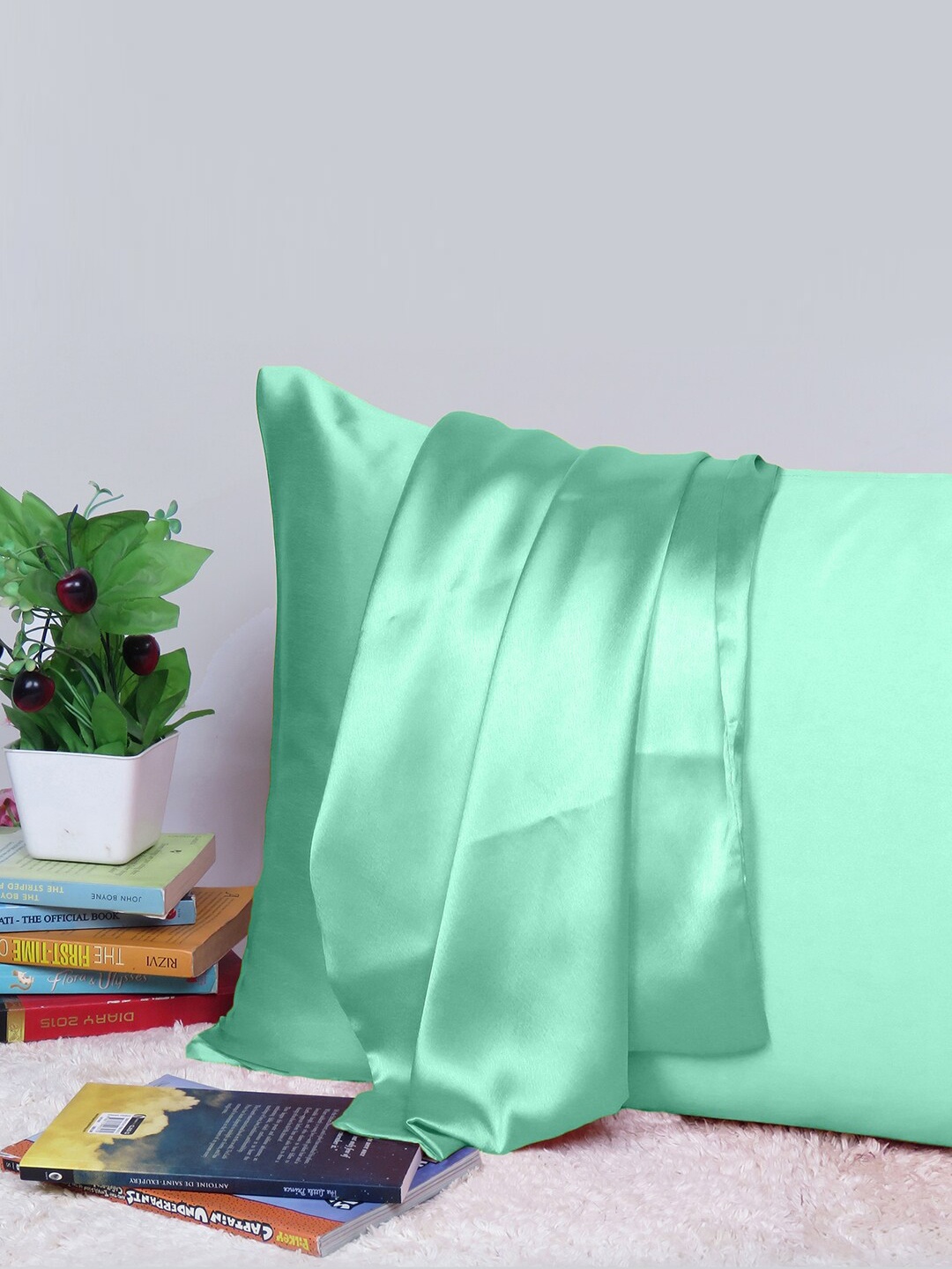 

OUSSUM Riara Green Single Satin Rectangular Pillow Cover