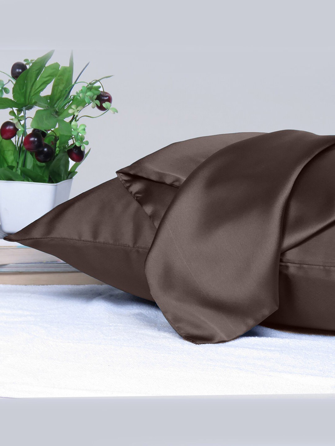 

OUSSUM Riara Brown Satin Rectangular Pillow Cover