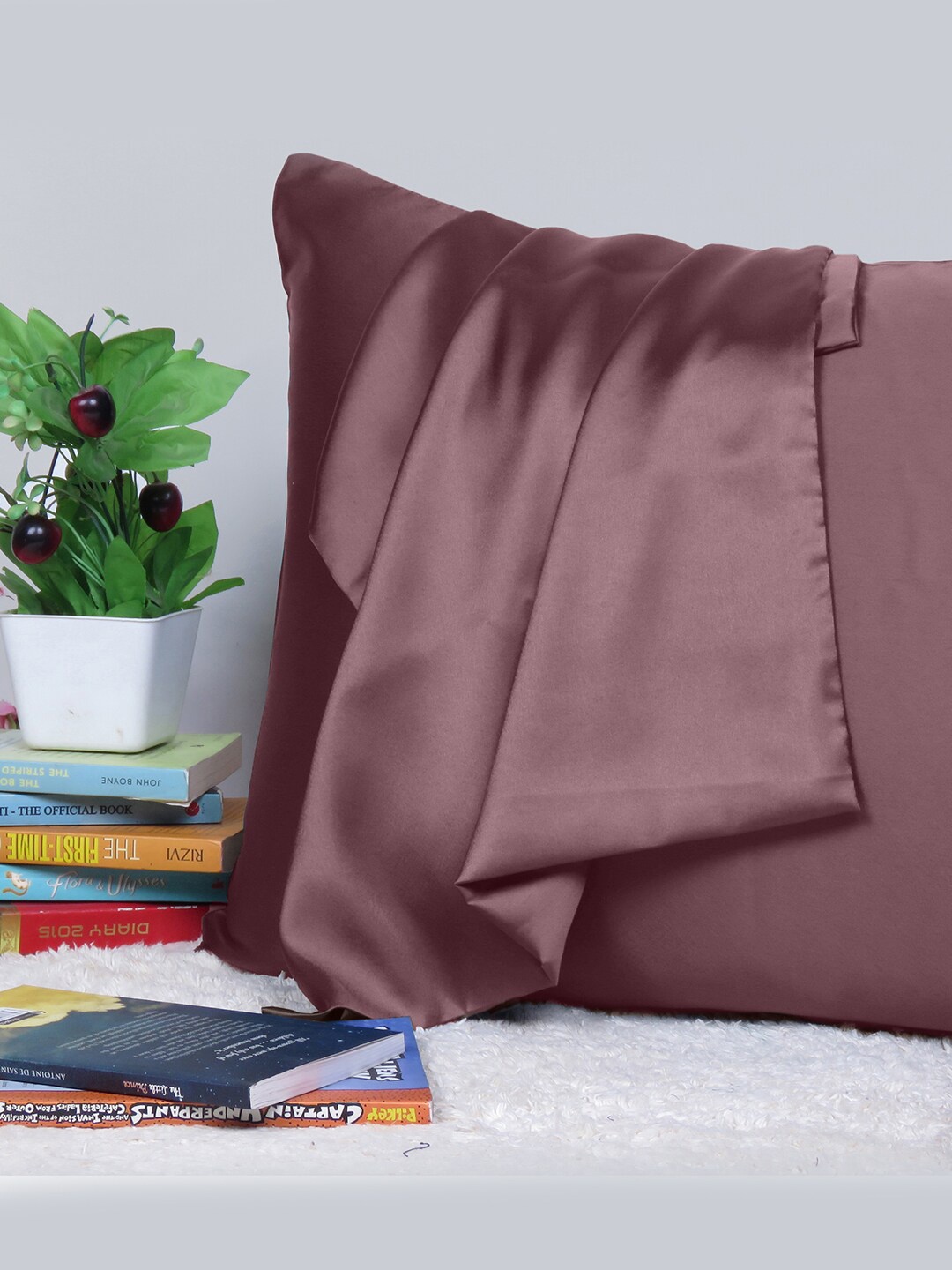 

OUSSUM Riara Violet Satin Decorative Rectangular Pillow Cover