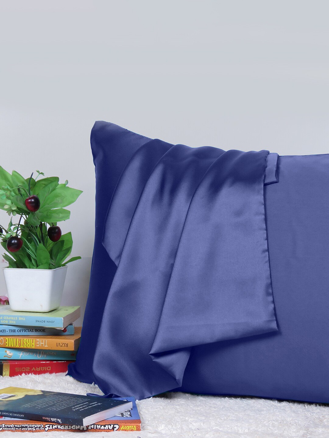 

OUSSUM Riara Navy Blue Single Satin Rectangular Pillow Cover