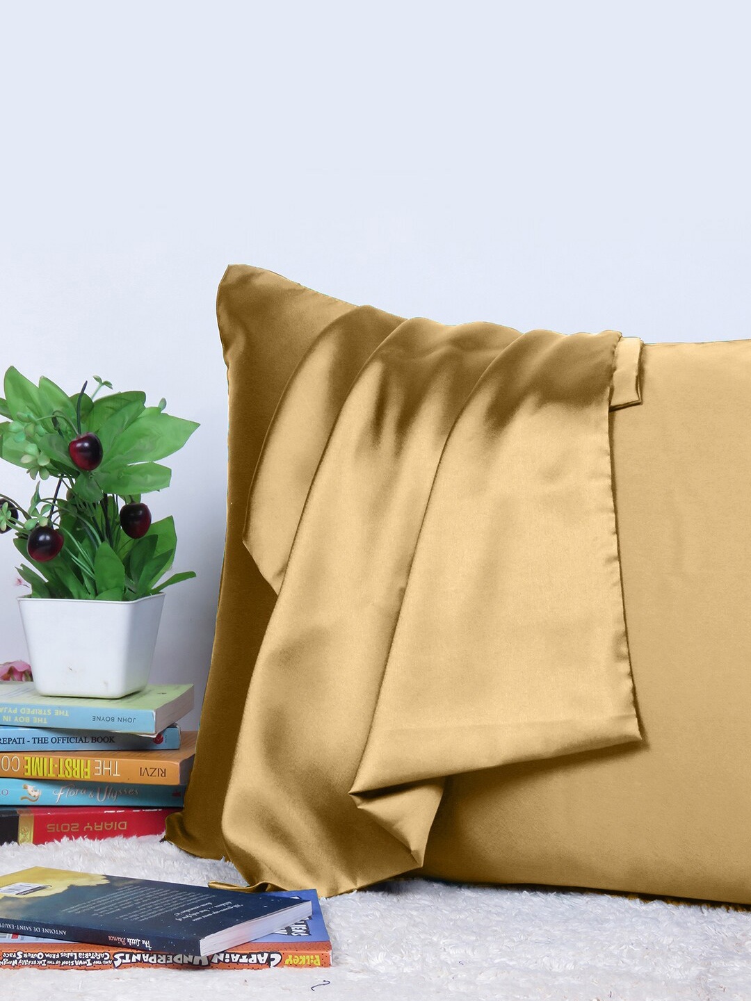

OUSSUM Riara Beige Single Satin Rectangular Pillow Cover