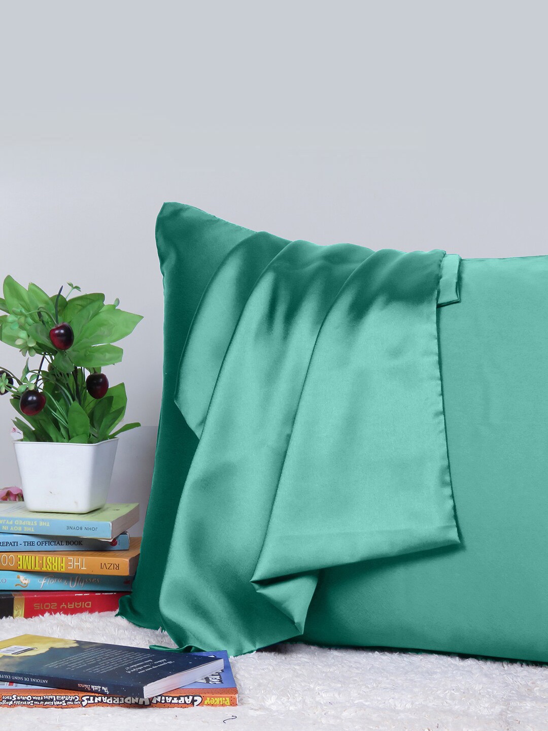 

OUSSUM Riara Green Satin Rectangular Pillow Cover