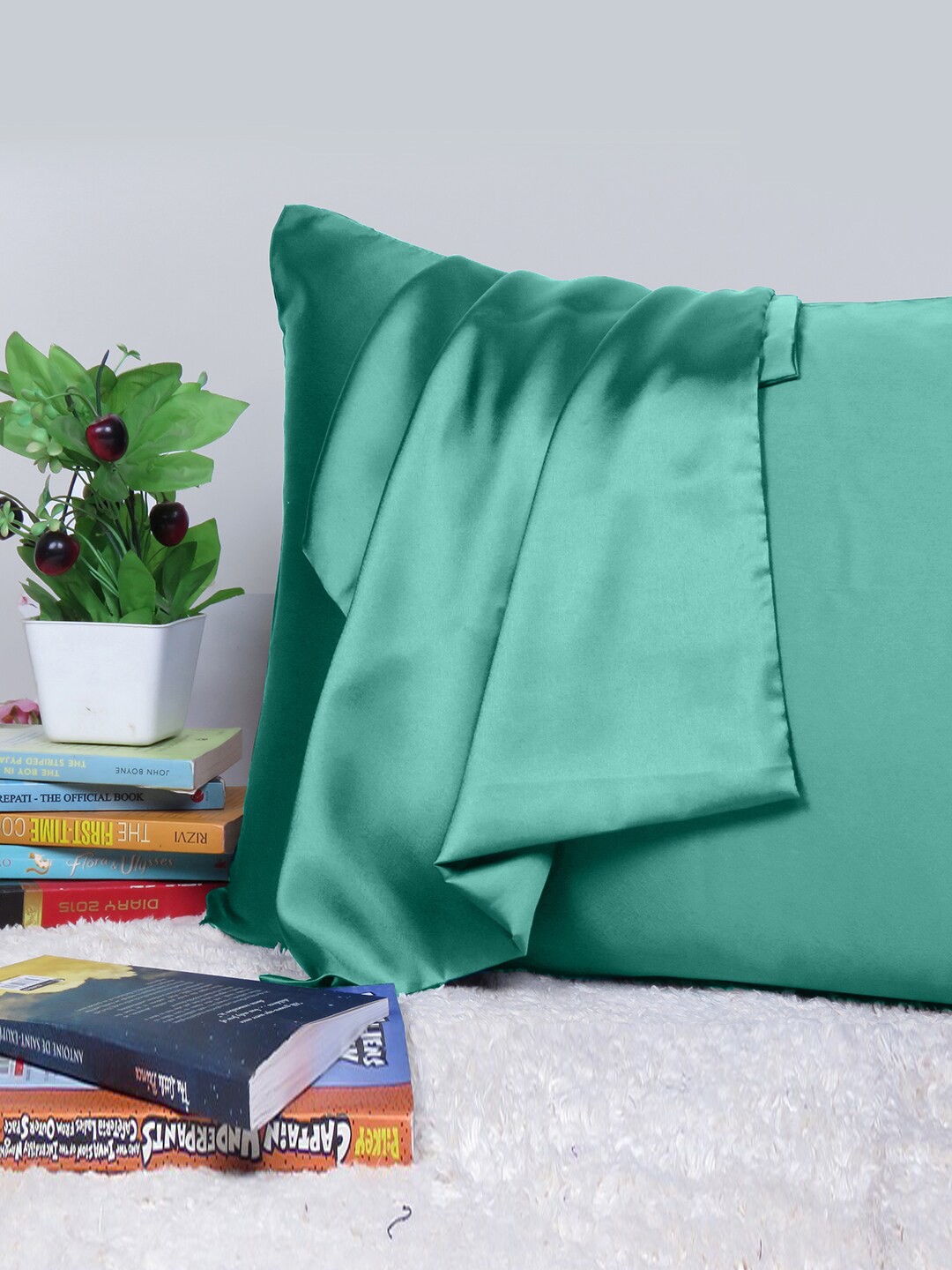 

OUSSUM Riara Green Satin Decorative Rectangular Pillow Cover