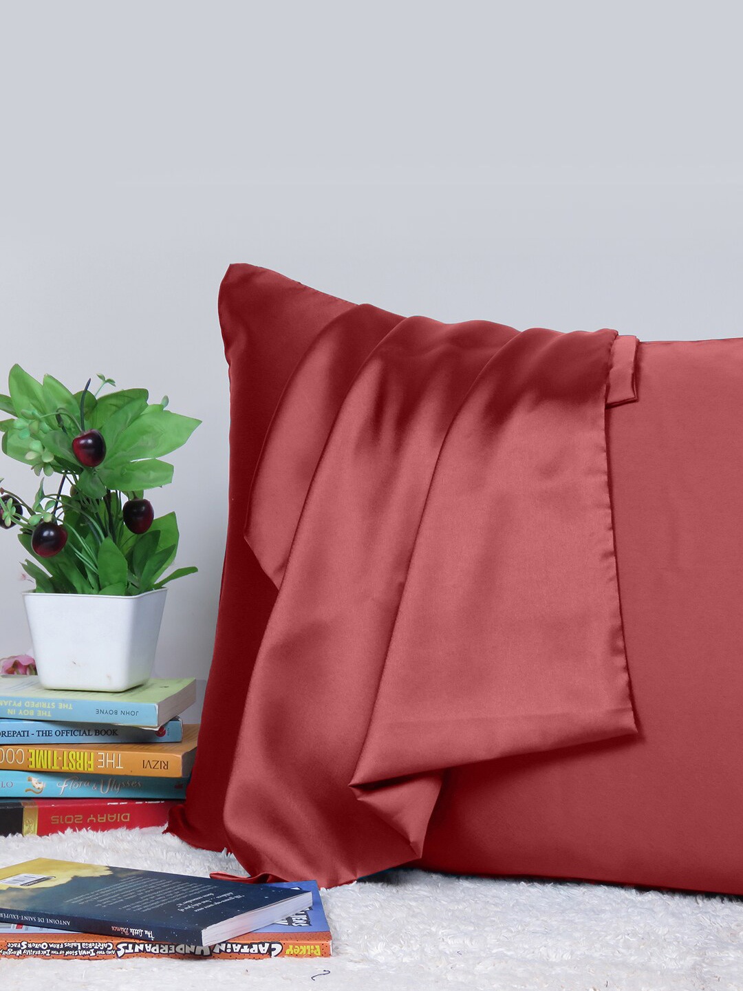 

OUSSUM Riara Red Satin Rectangular Pillow Cover