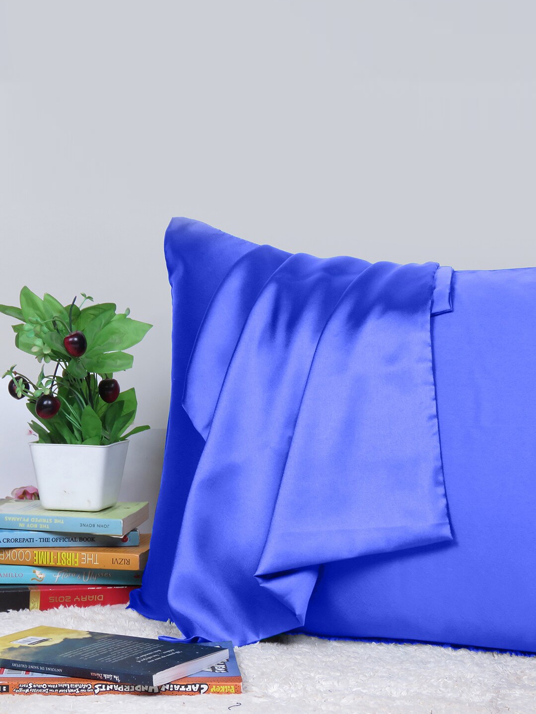 

OUSSUM Riara Royal Blue Single Satin Rectangular Pillow Cover