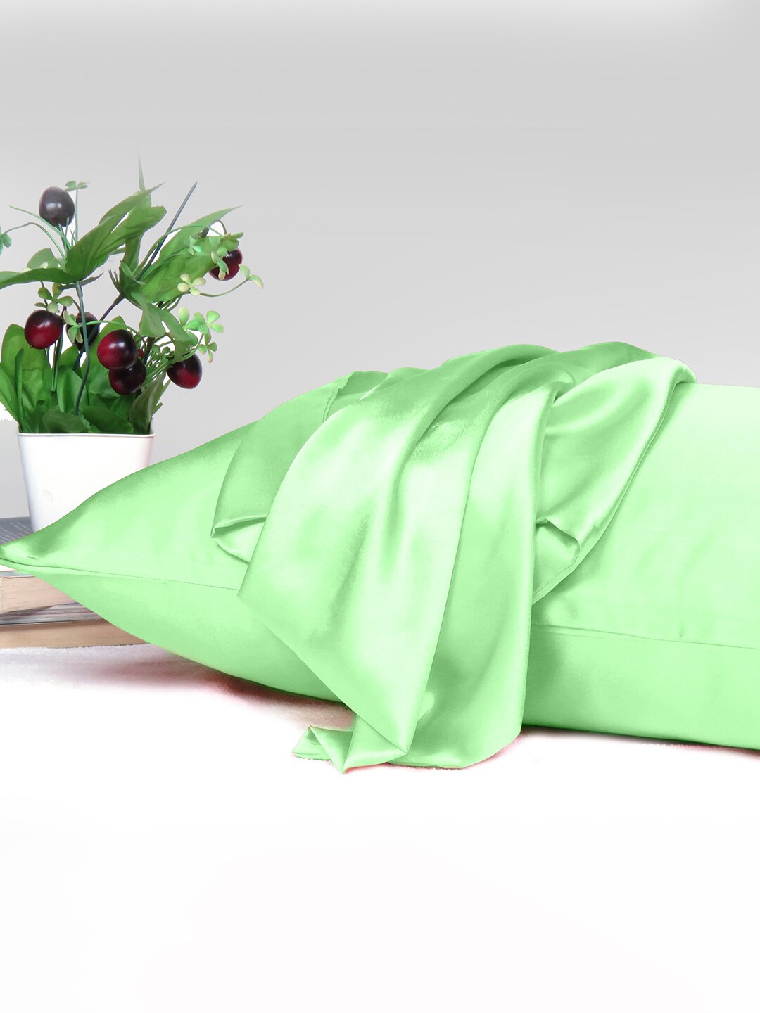 

OUSSUM Riara Light Green Single Satin Rectangular Pillow Cover