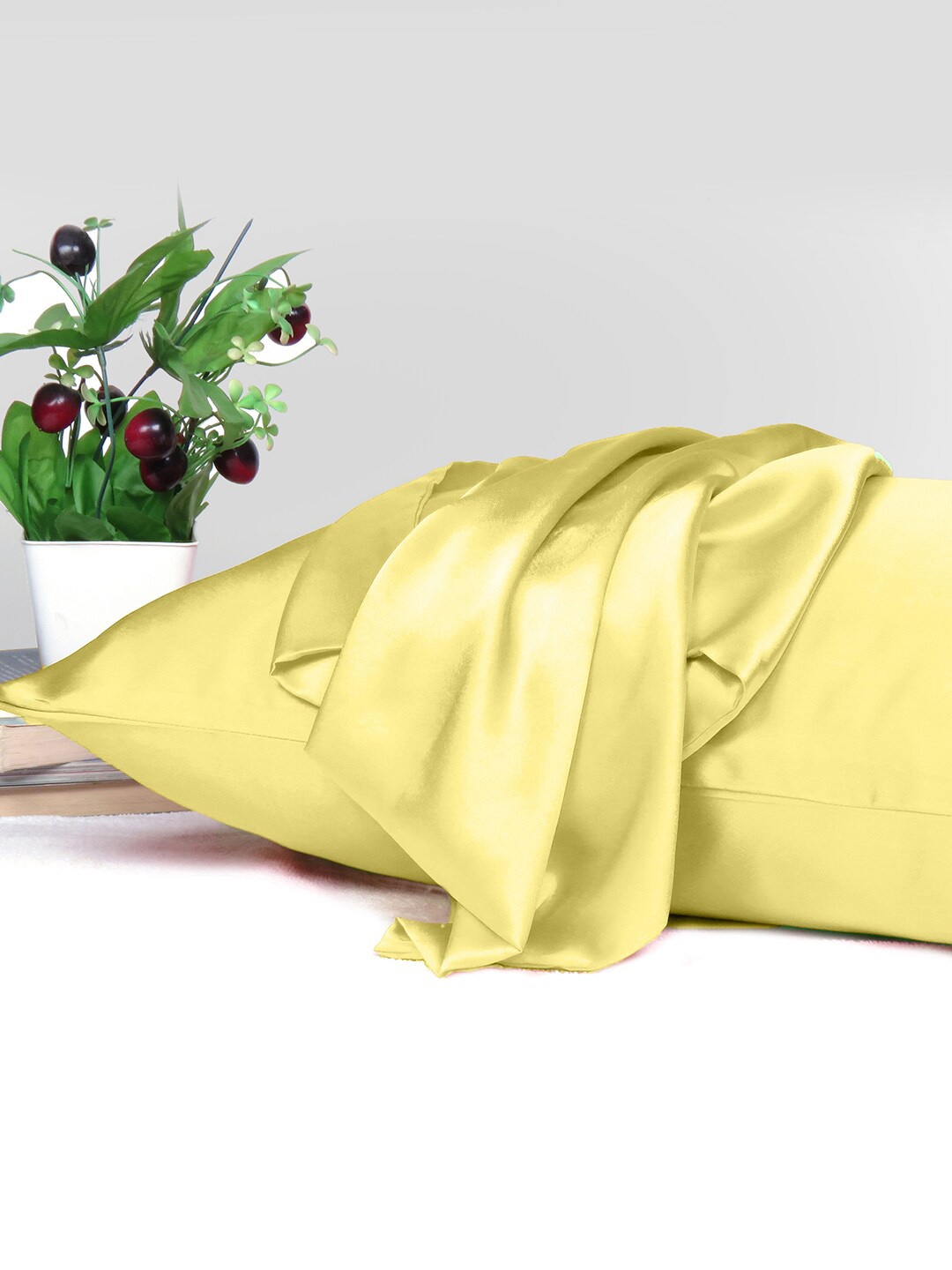 

OUSSUM Riara Yellow Satin Rectangular Pillow Cover