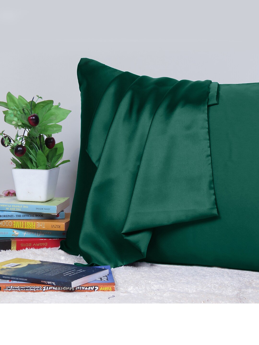 OUSSUM Riara Green Satin Rectangular Pillow Cover