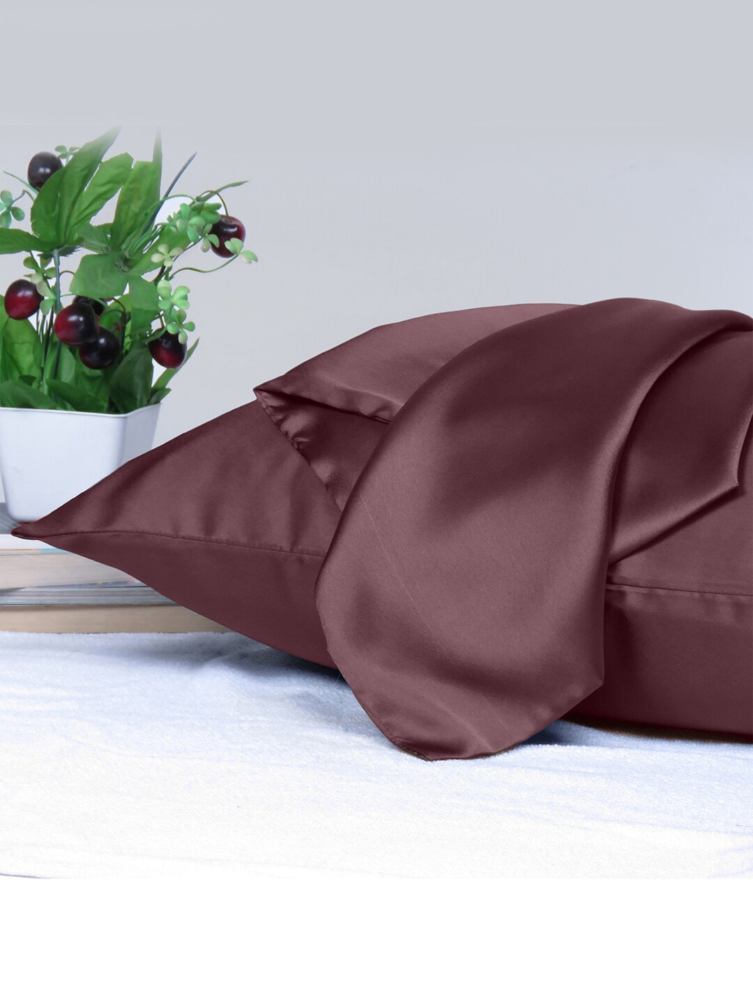 

OUSSUM Riara Maroon Satin Rectangular Pillow Cover