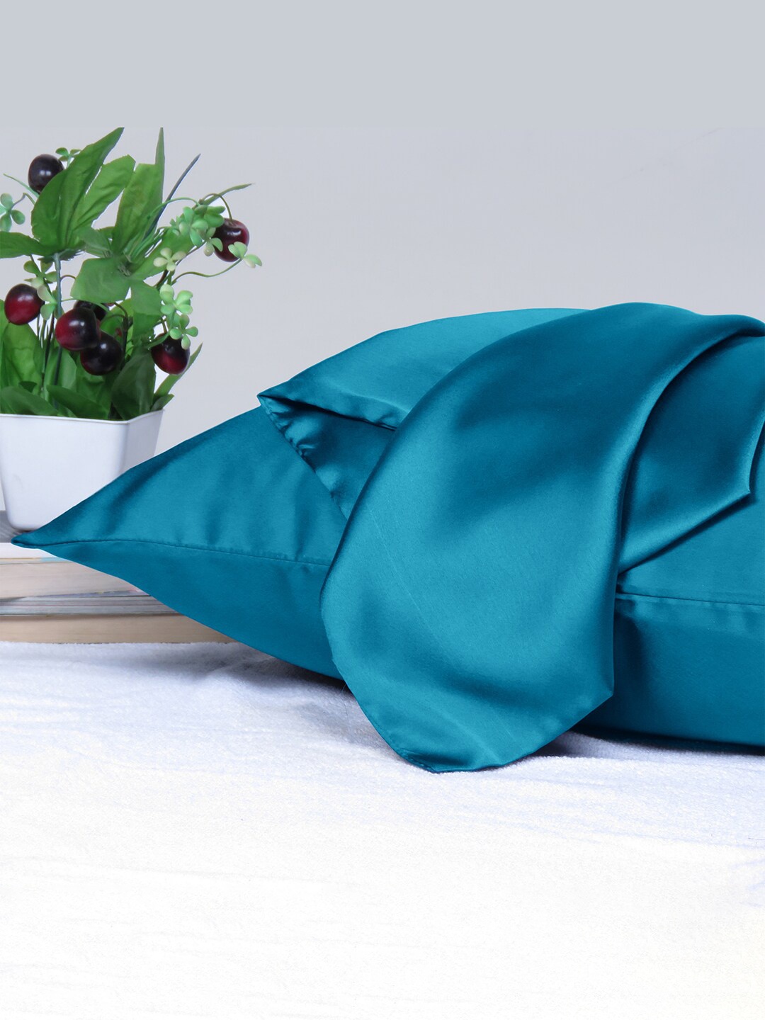 

OUSSUM Riara Blue Satin Decorative Rectangular Pillow Cover