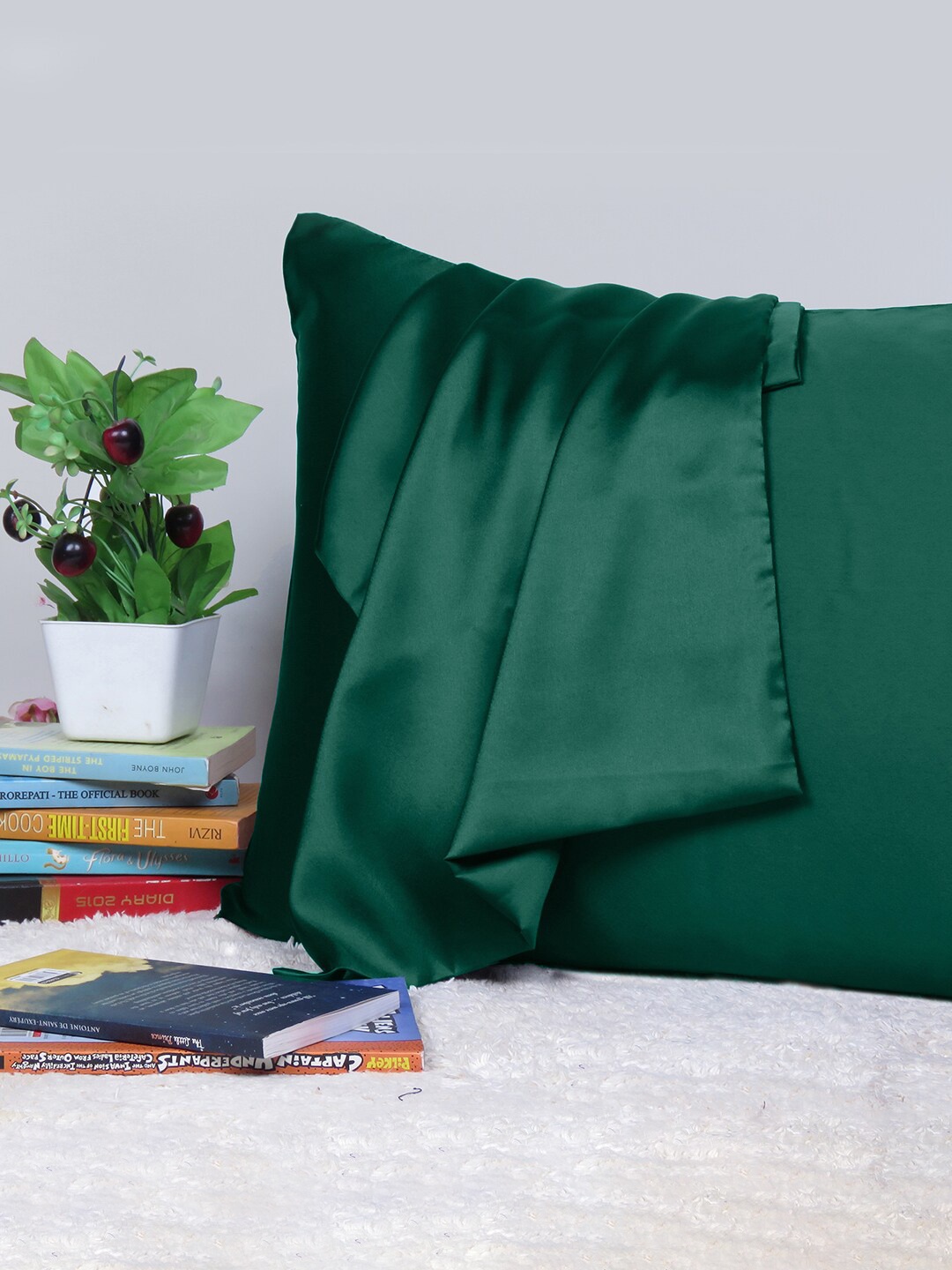 

OUSSUM Green Single Satin Rectangular Pillow Cover