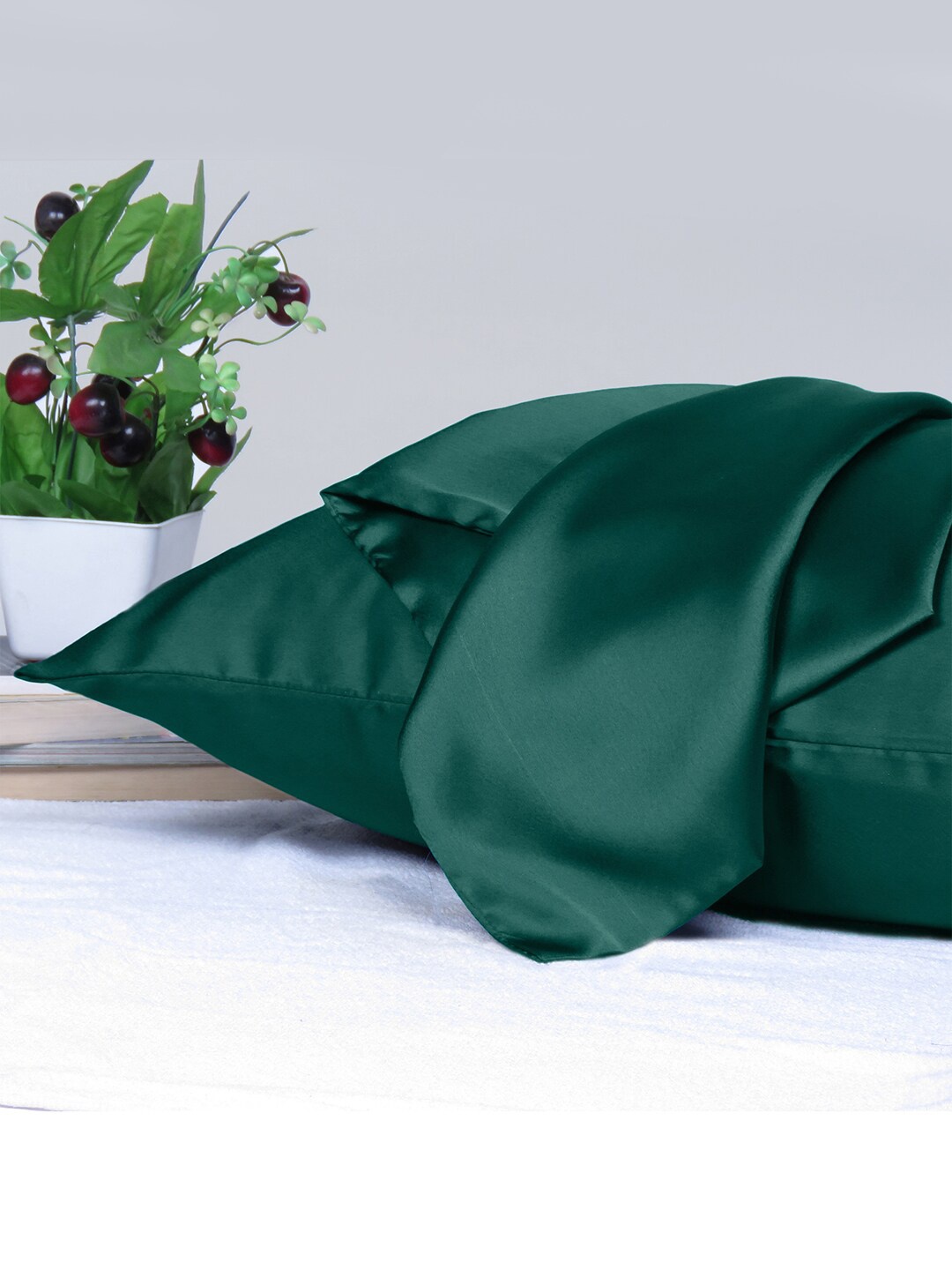 

OUSSUM Green Satin Rectangular Pillow Cover