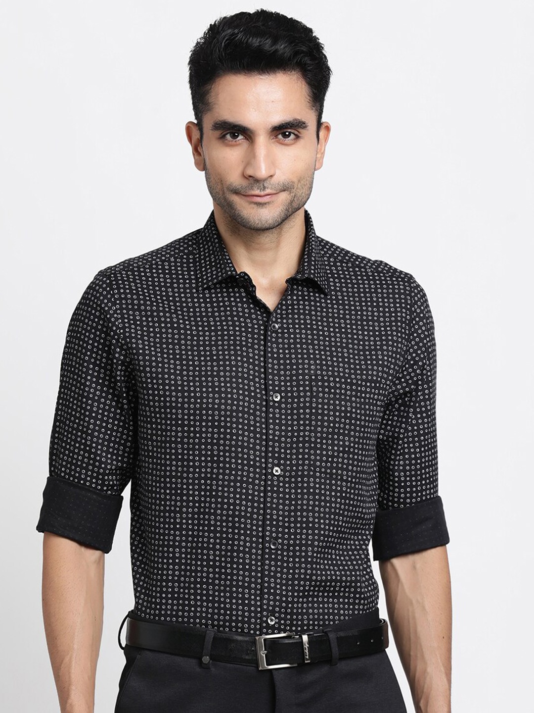 

Turtle Micro Ditsy Printed Modern Slim Fit Opaque Lyocell Formal Shirt, Black