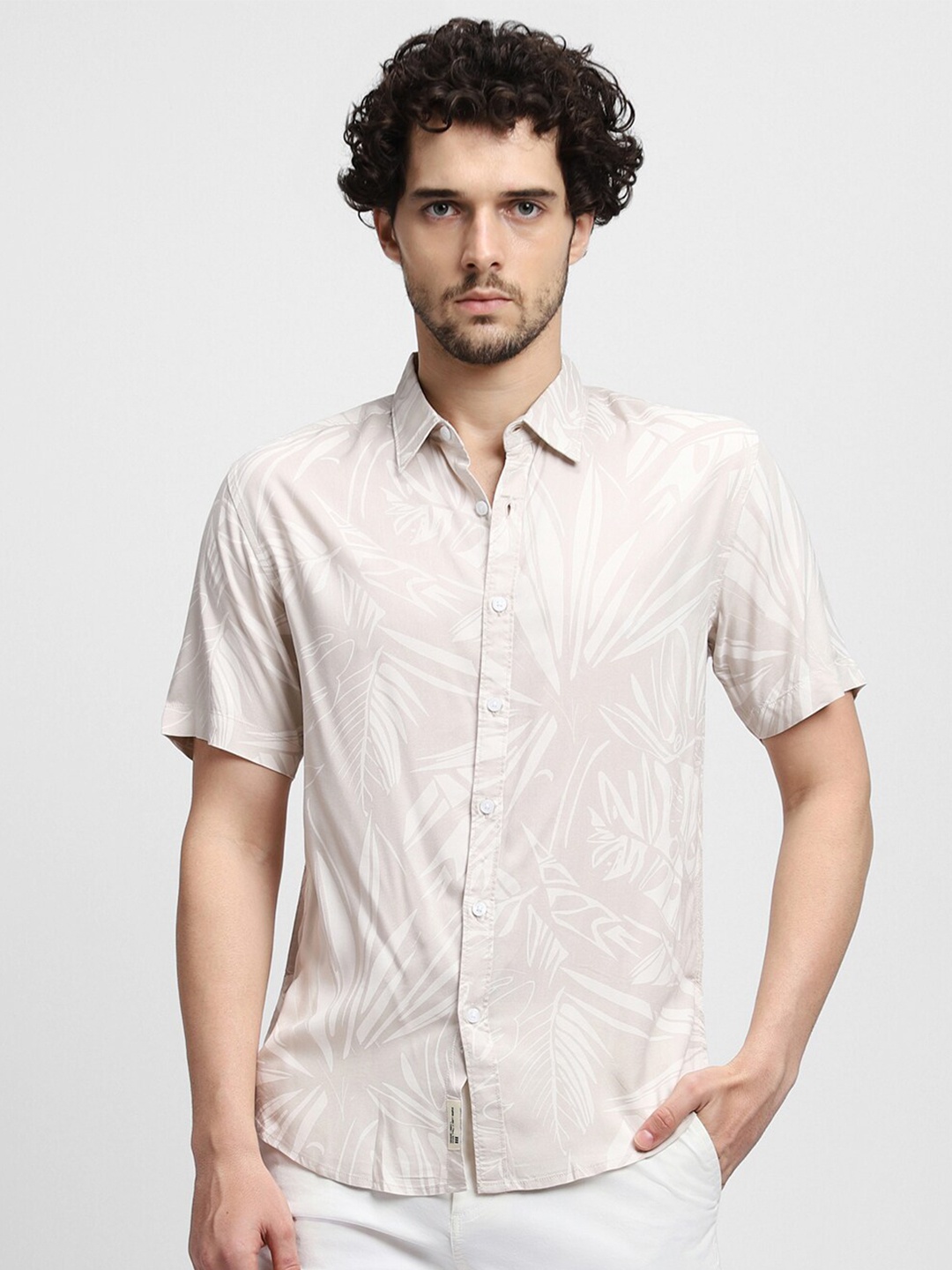

Dennis Lingo Floral Printed Spread Collar Slim Fit Casual Shirt, Off white