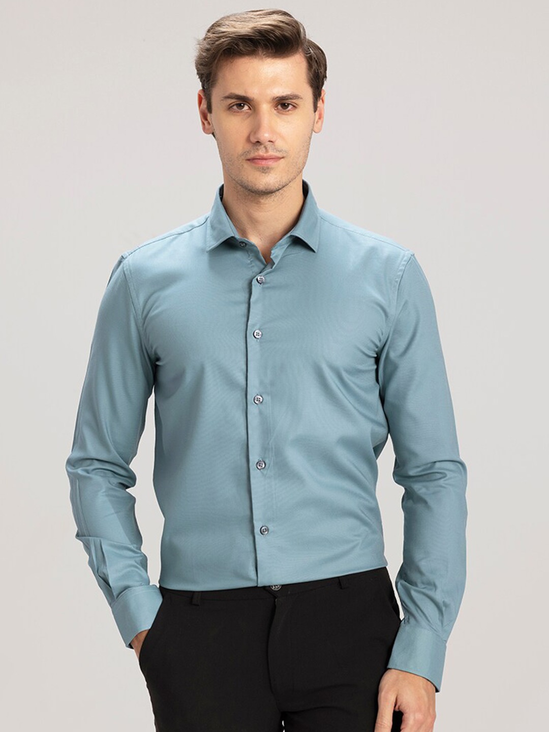 

Snitch Green Classic Slim Fit Long Sleeves Cotton Casual Shirt