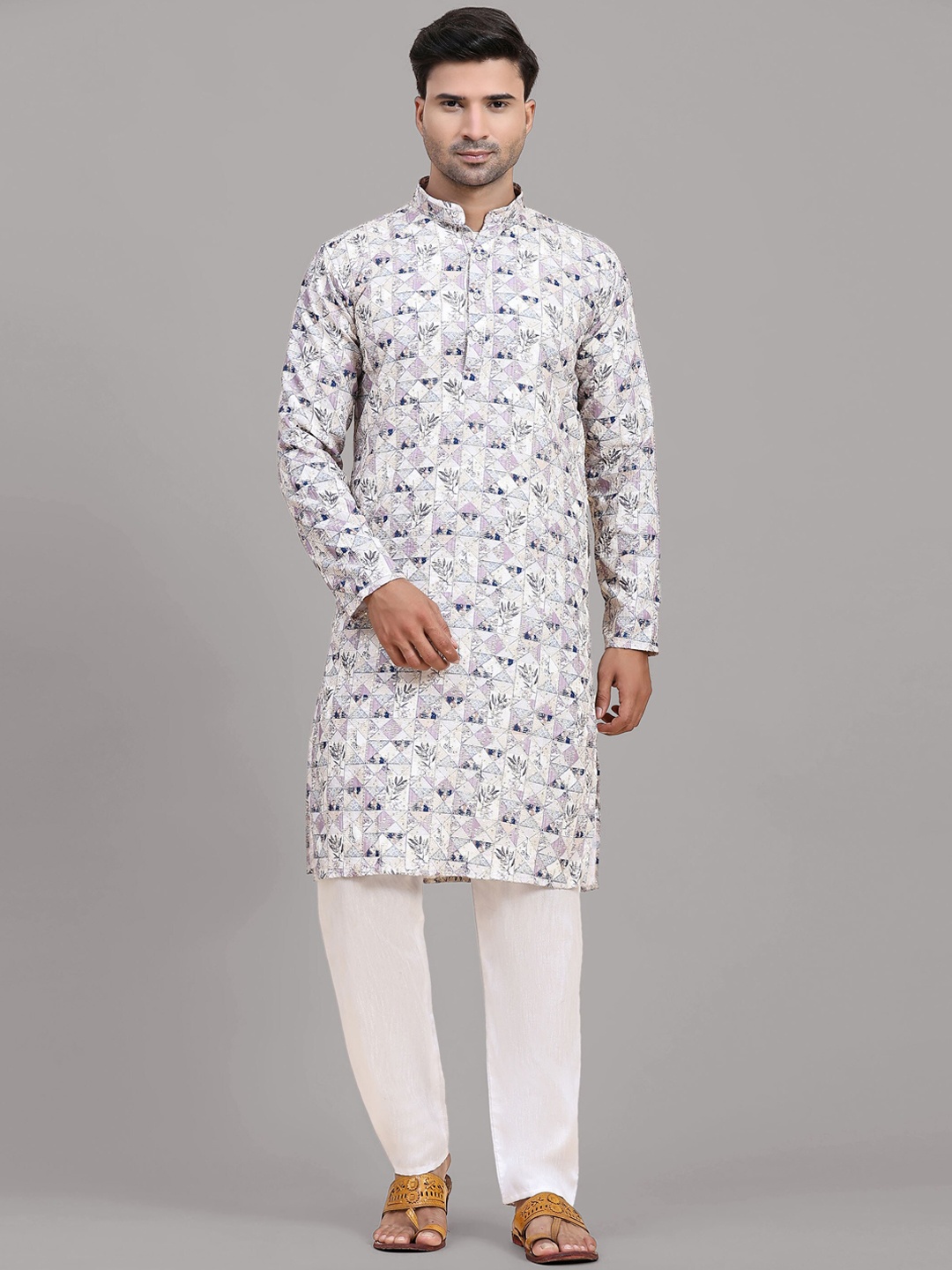 

Fabcartz Men Floral Embroidered Kurta With Pyjamas, White