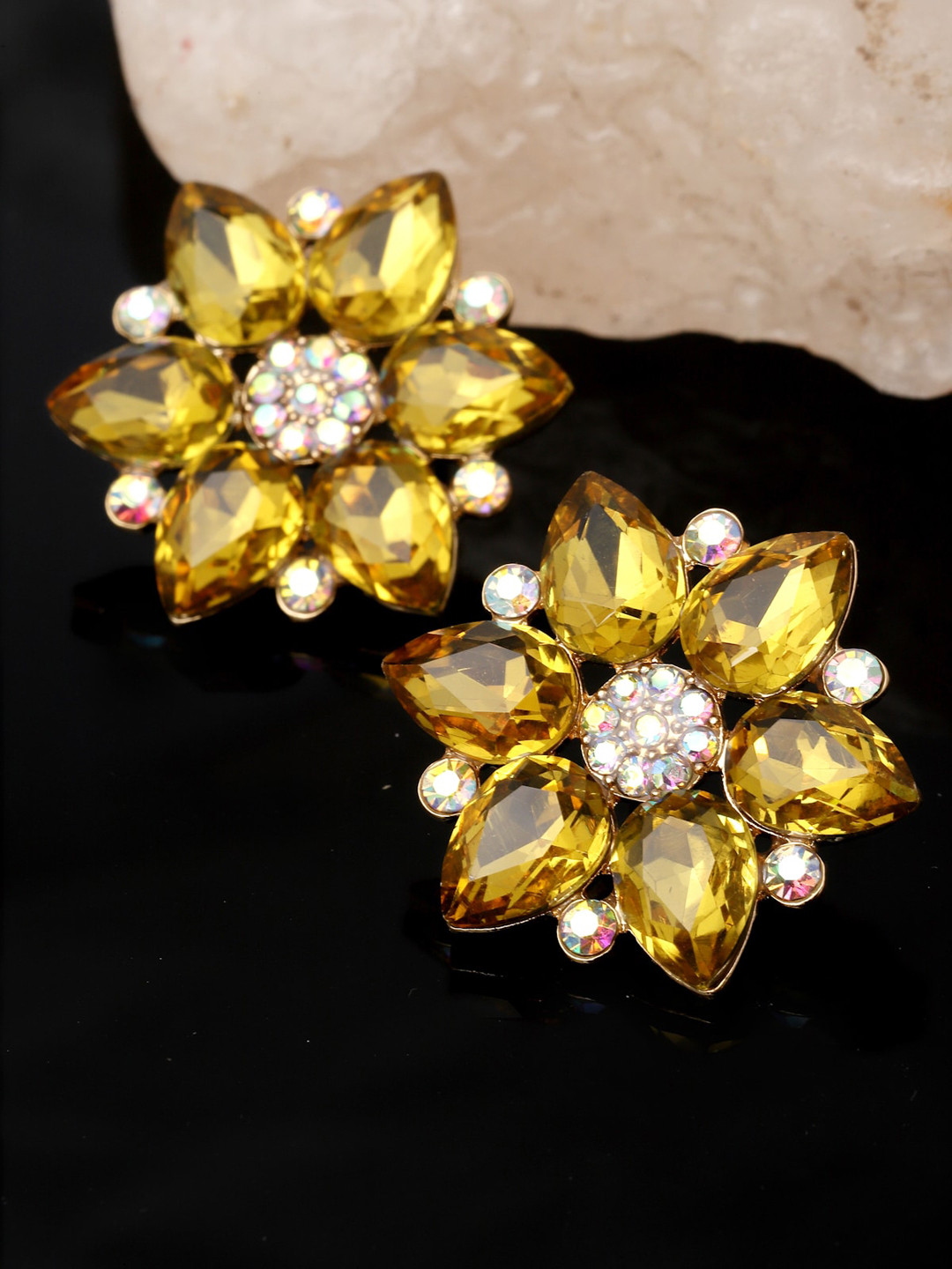 

AVANT-GARDE PARIS Floral Studs Earrings, Yellow