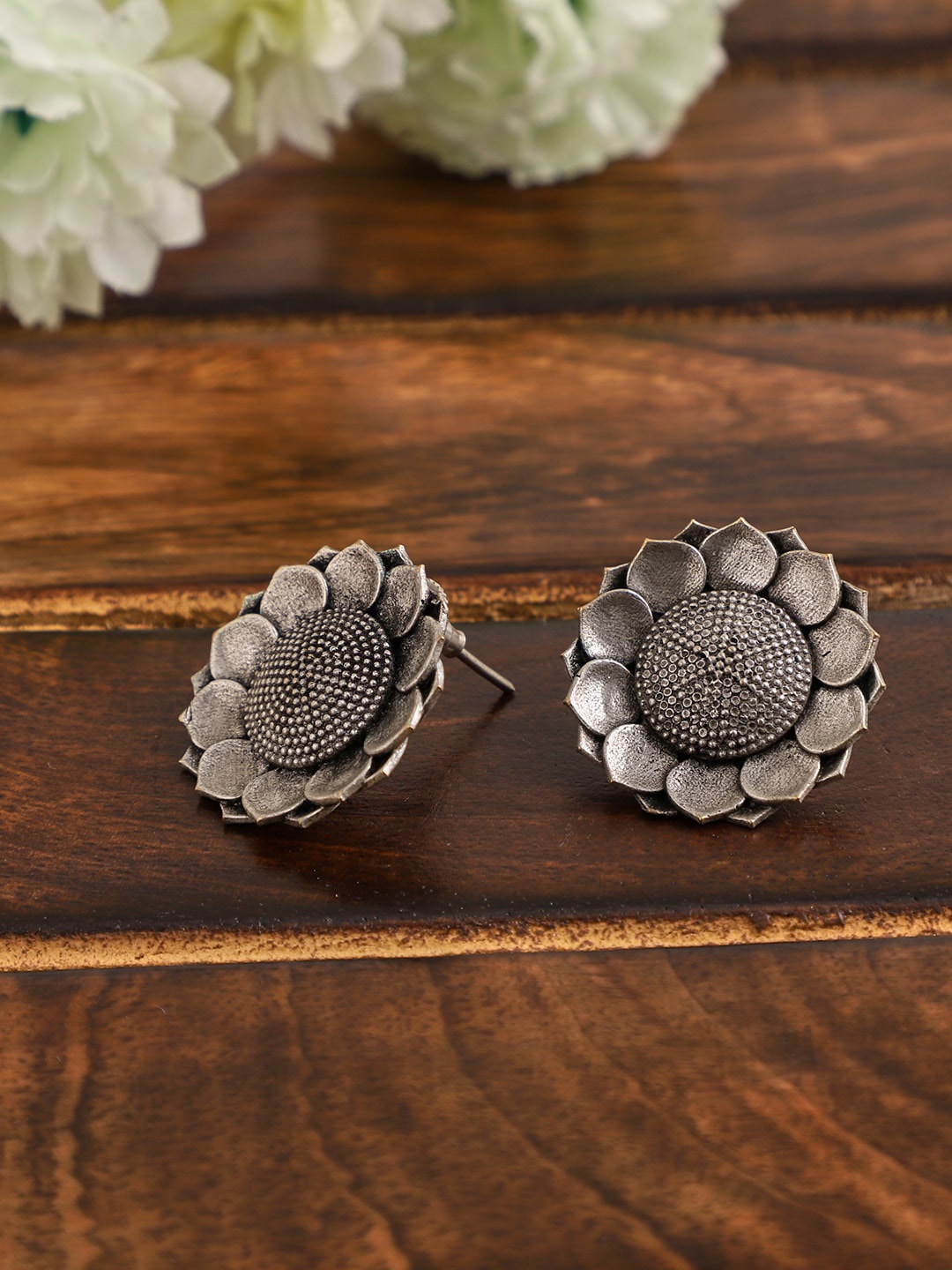 

VENI Silver-Plated Floral Shaped Oxidised Studs Earrings