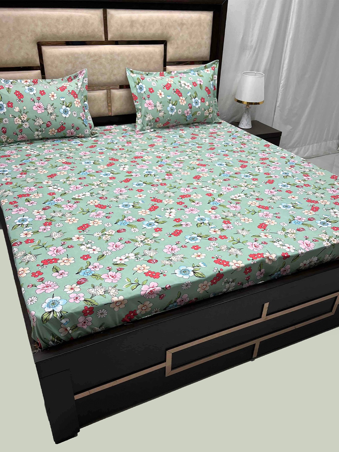 

Pure Decor Leisure Fur Green & Pink Floral 300 TC King Bedsheet with 2 Pillow Covers