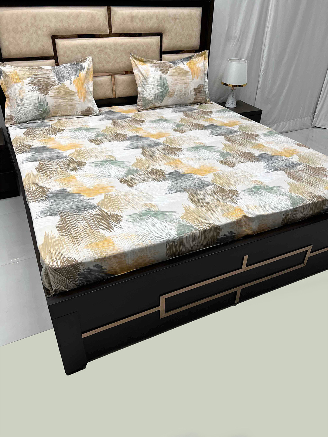 

Pure Decor Leisure Fur White & Yellow Printed 300 TC King Bedsheet With 2 Pillow Covers