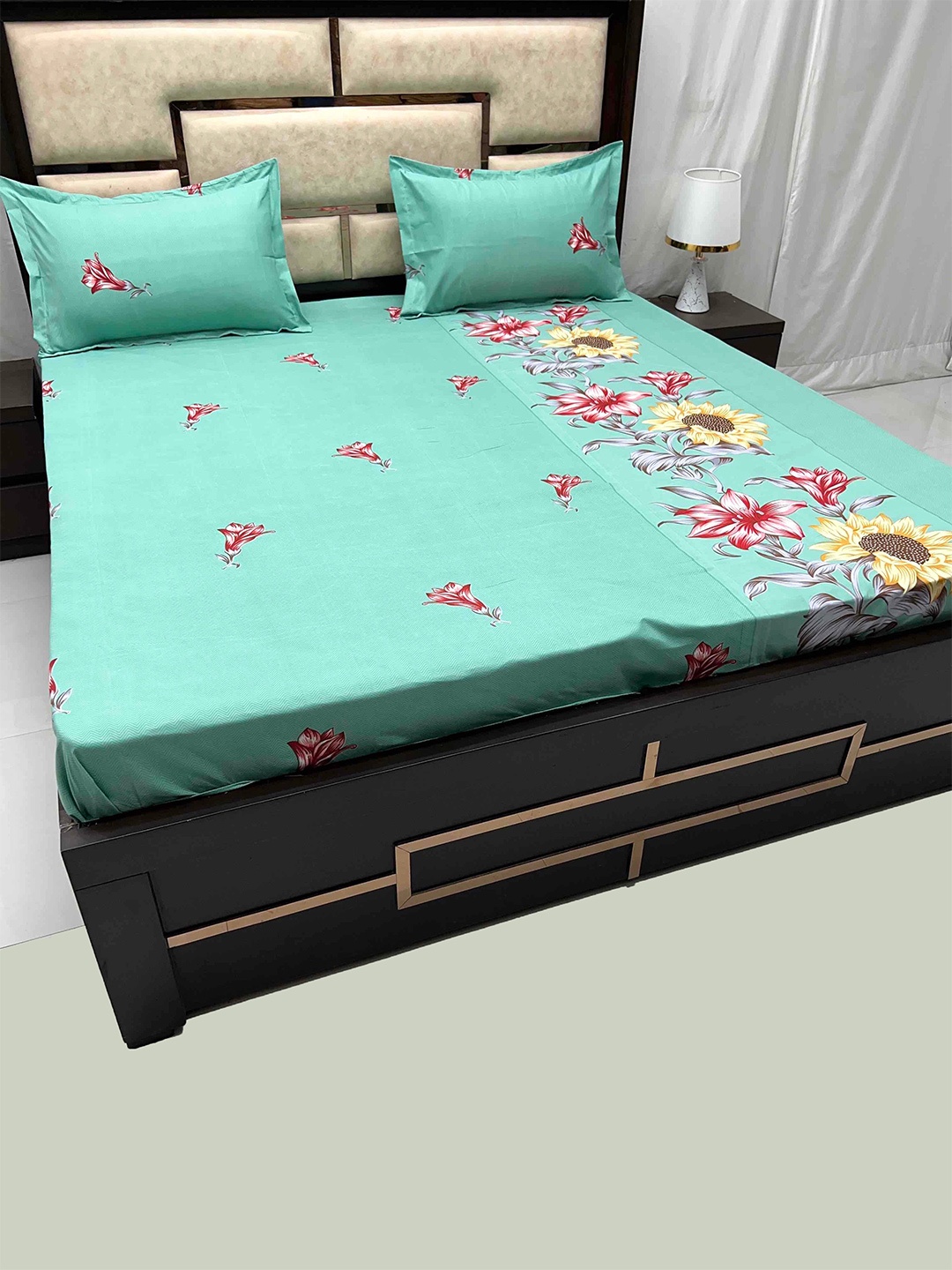 

Pure Decor Leisure Fur Green Floral Polycotton 300 TC King Bedsheet & 2 Pillow Covers