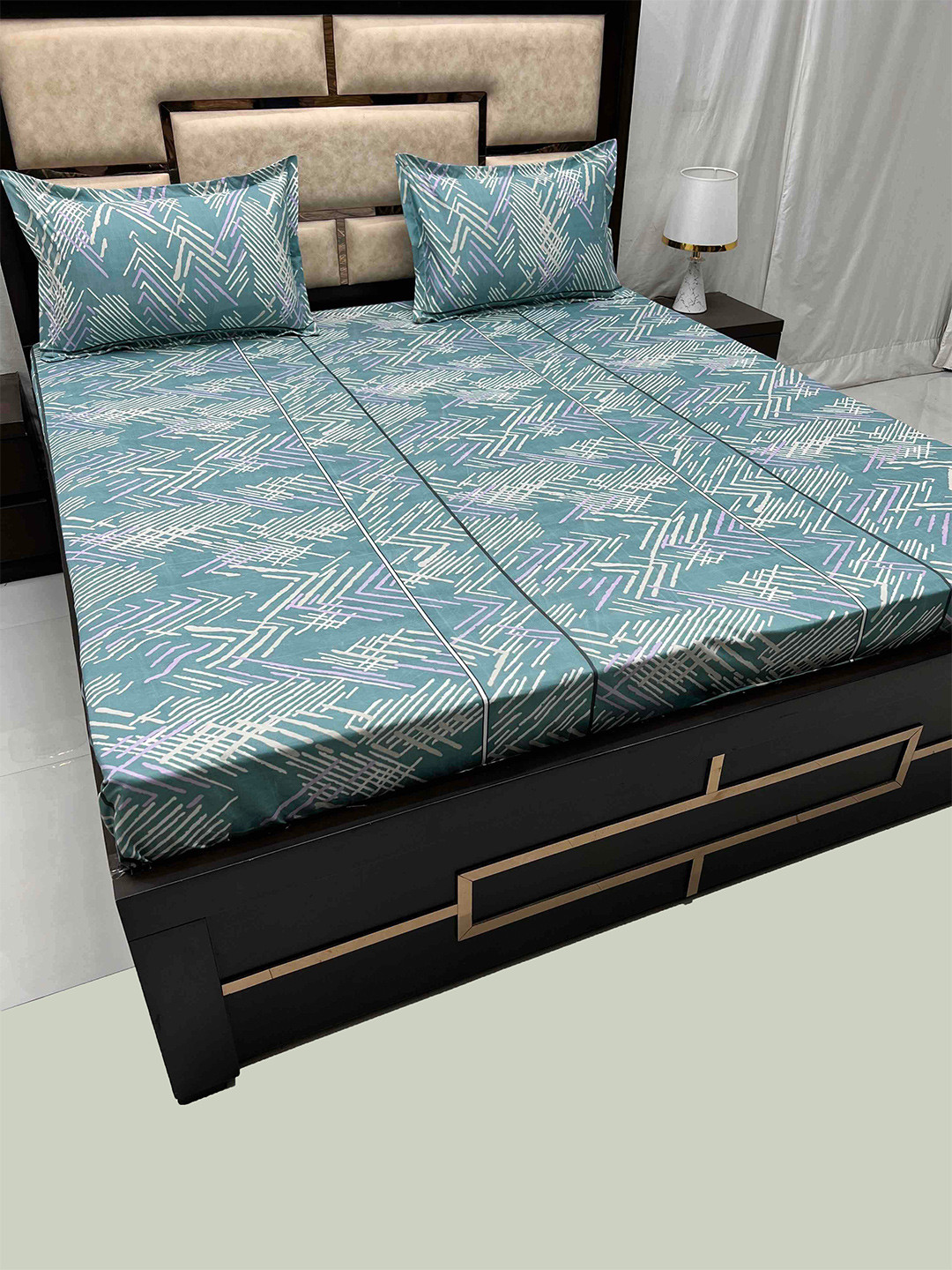 

Pure Decor Leisure Fur Green & White Geometric 300 TC King Bedsheet with 2 Pillow Covers