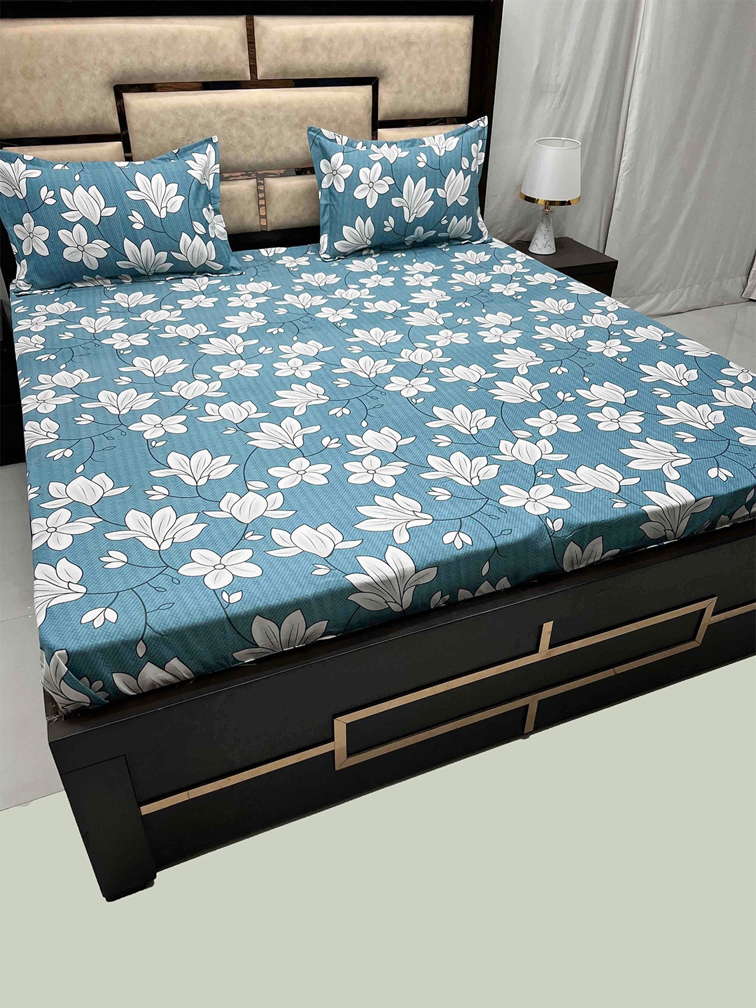 

Pure Decor Leisure Fur Blue Floral Polycotton 300 TC King Bedsheet & 2 Pillow Covers