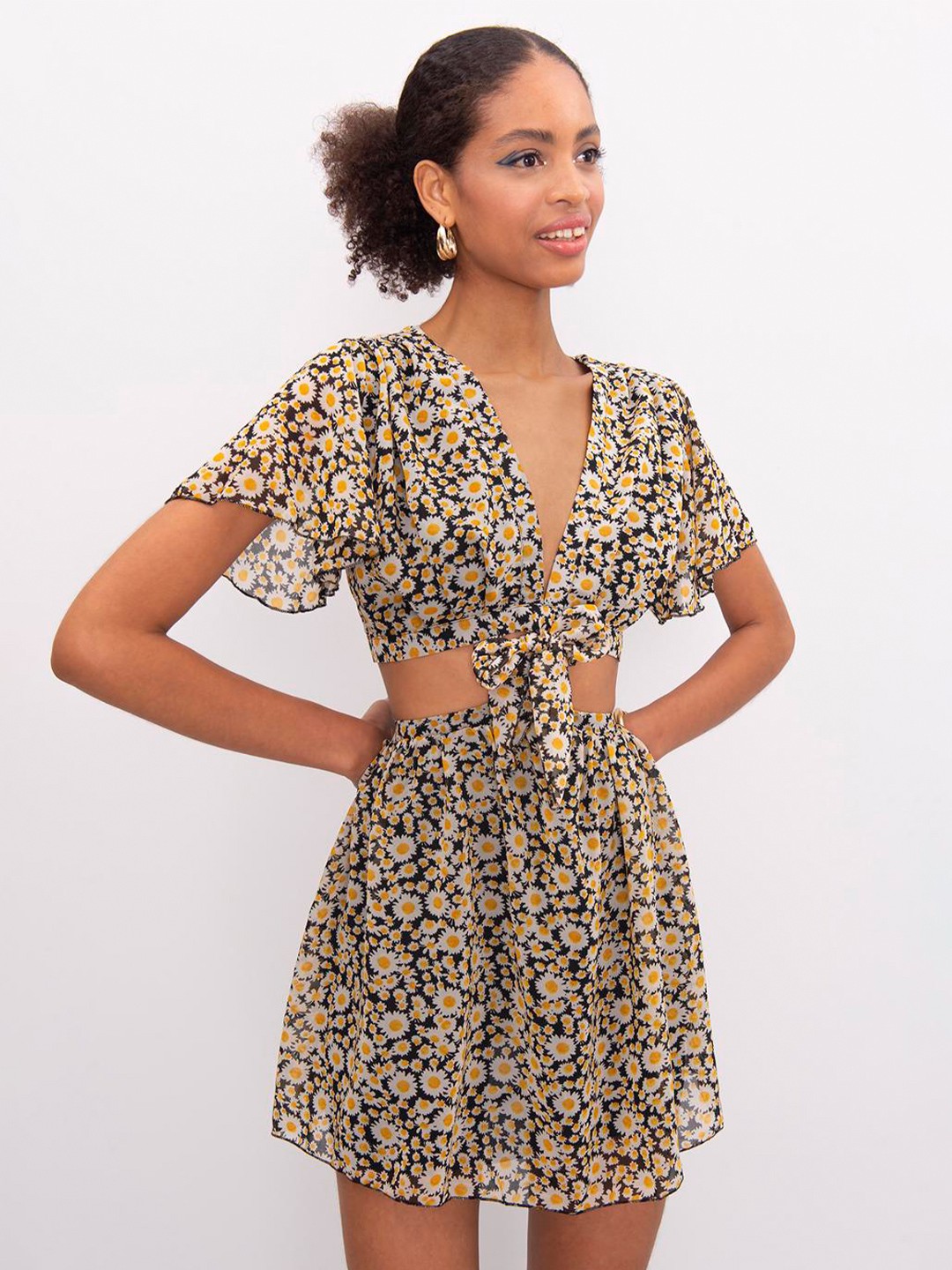 

PRET A TUER Floral Printed V-Neck Flared Sleeves A-Line Chiffon Dress, Black
