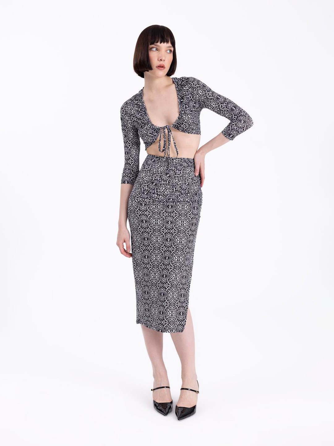 

PRET A TUER Ethnic Printed Tie Up Neck Cut Outs Sheath Midi Dress, Black